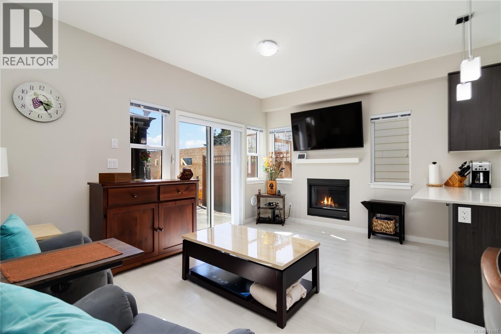 Property at 913 Fulmar Rise image 2