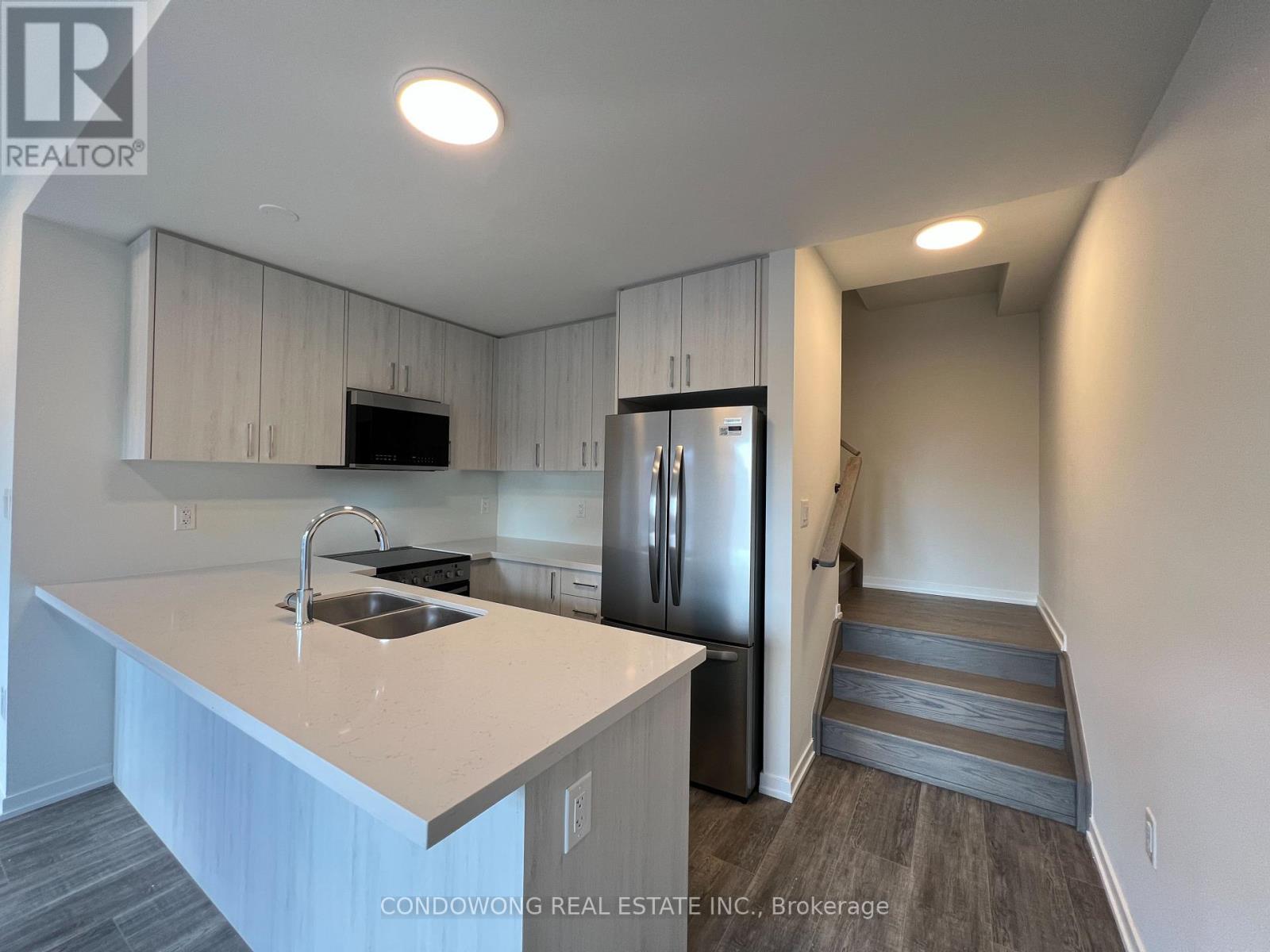 6 Matawin Lane, Richmond Hill, Ontario  L4B 0H8 - Photo 4 - N12360374