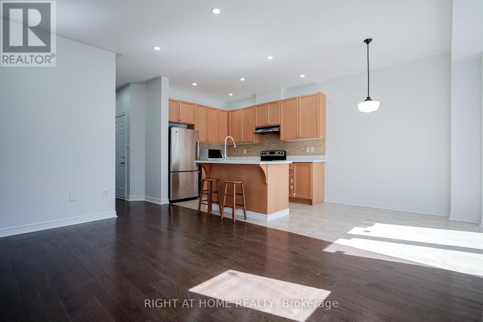 74 Amos Lehman Way, Whitchurch-Stouffville, Ontario  L4A 0L3 - Photo 13 - N12360386