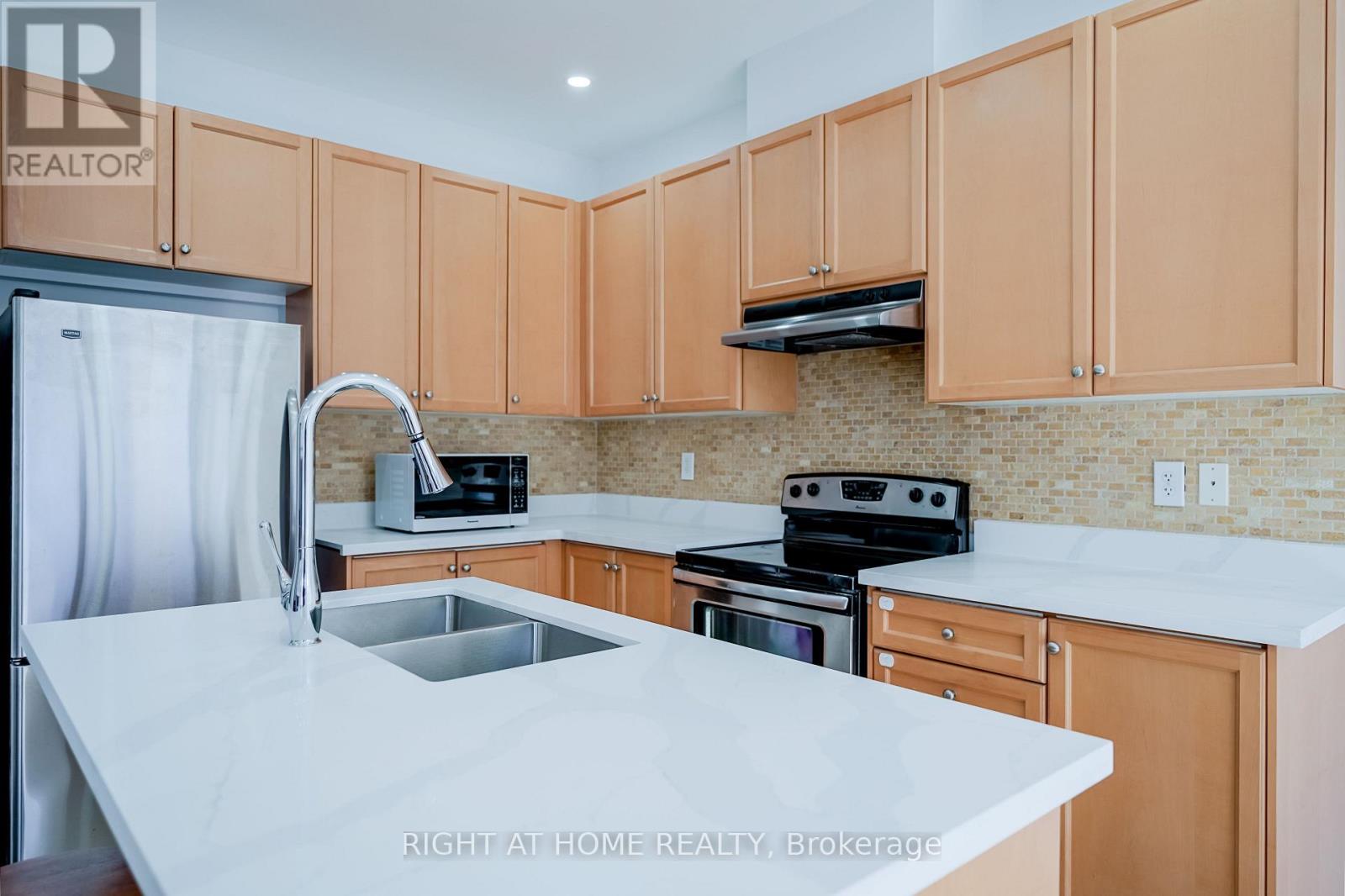 74 Amos Lehman Way, Whitchurch-Stouffville, Ontario  L4A 0L3 - Photo 16 - N12360386