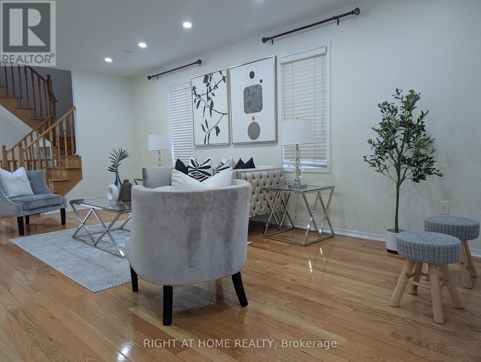 158 Hollywood Hill Circle, Vaughan, Ontario  L4H 2P2 - Photo 2 - N12360387