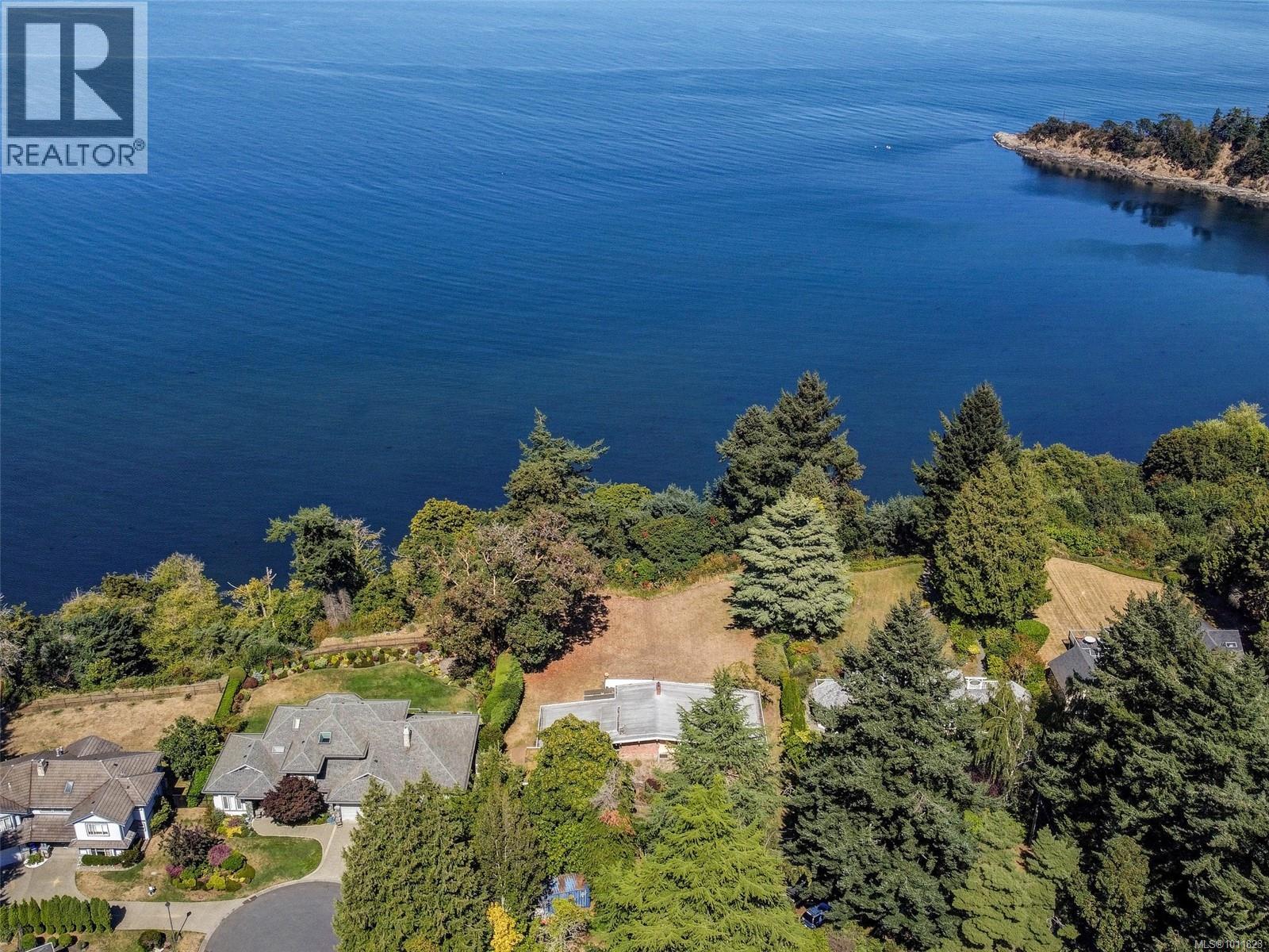 Property at 4598 Torquay Dr image 1