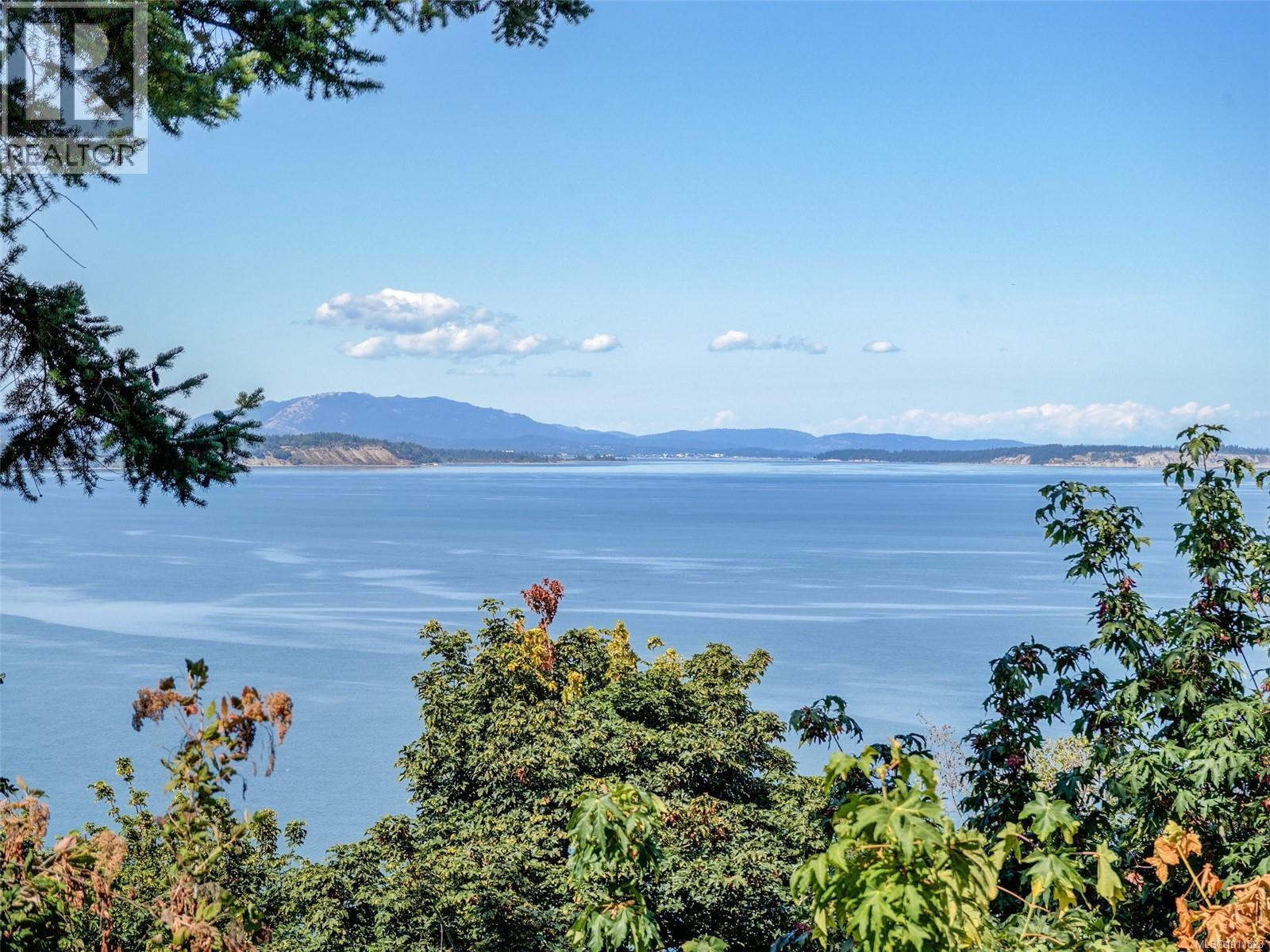 Property at 4598 Torquay Dr image 4