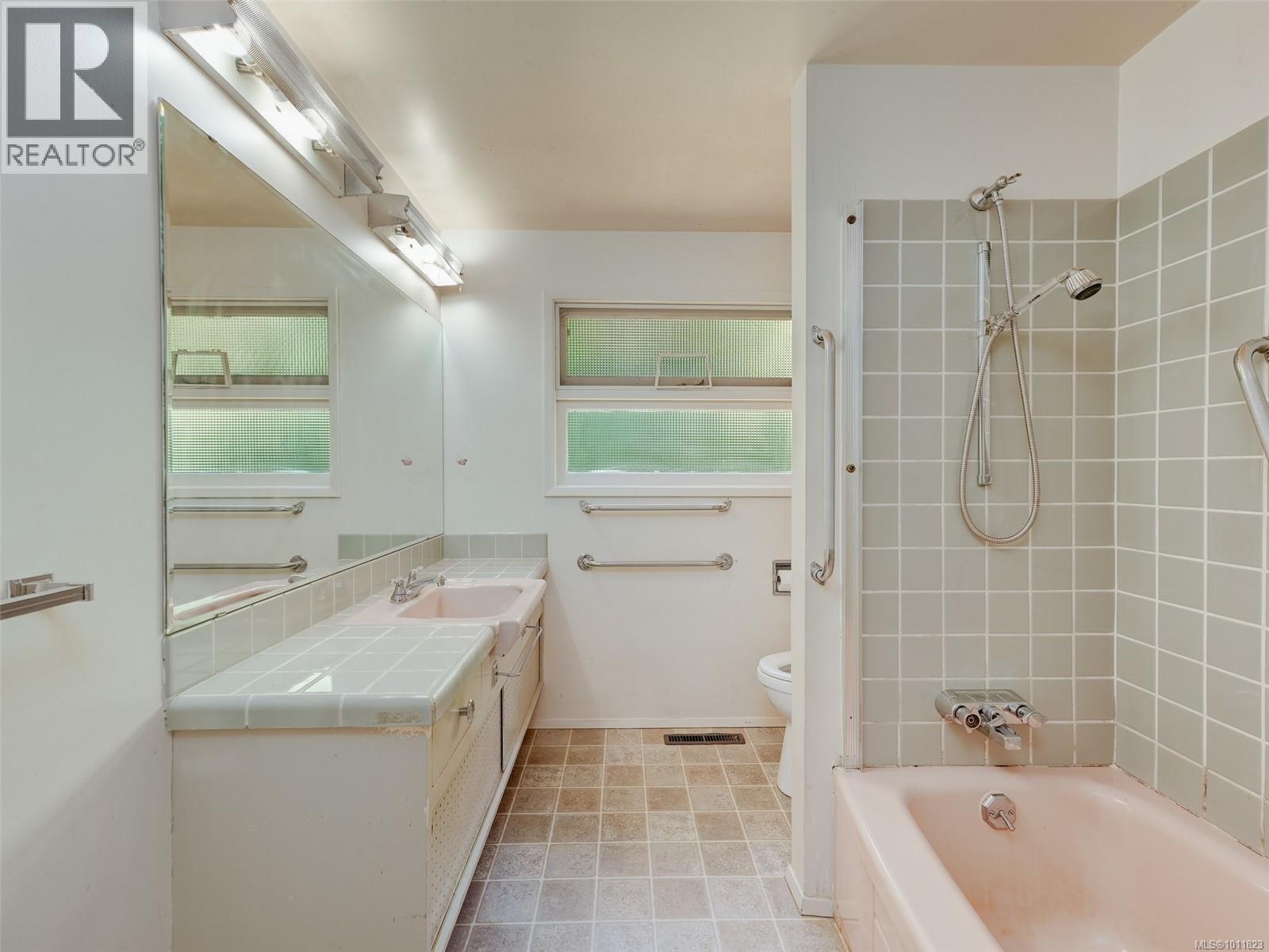 4598 Torquay Dr, Saanich, British Columbia  V8N 3L7 - Photo 30 - 1011823