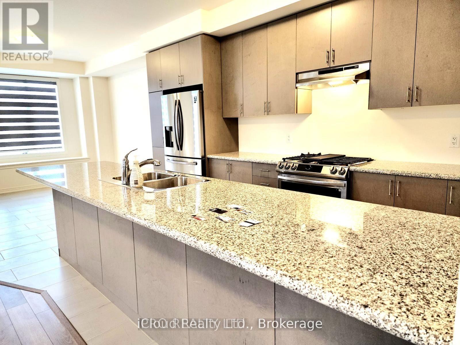 428 Silver Maple Road, Oakville, Ontario  L6H 7H5 - Photo 4 - W12360428