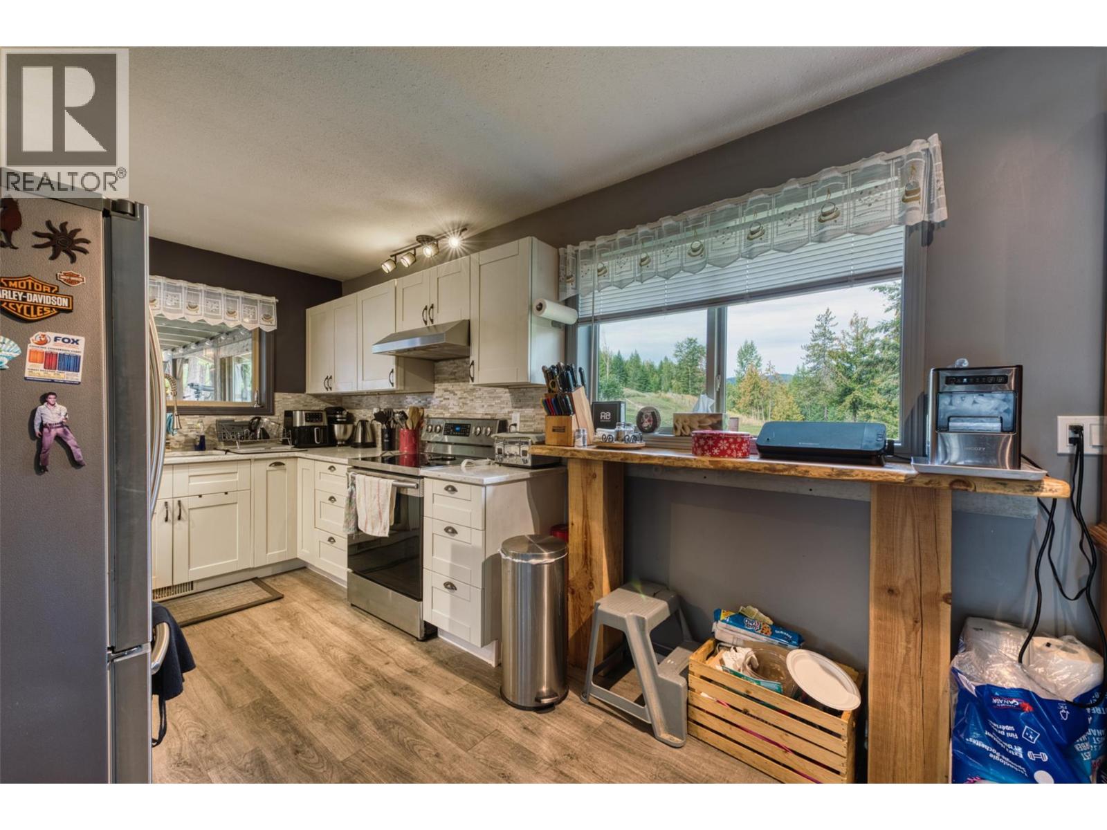 348 Creighton Valley Road, Lumby, British Columbia  V0E 2G1 - Photo 7 - 10360327