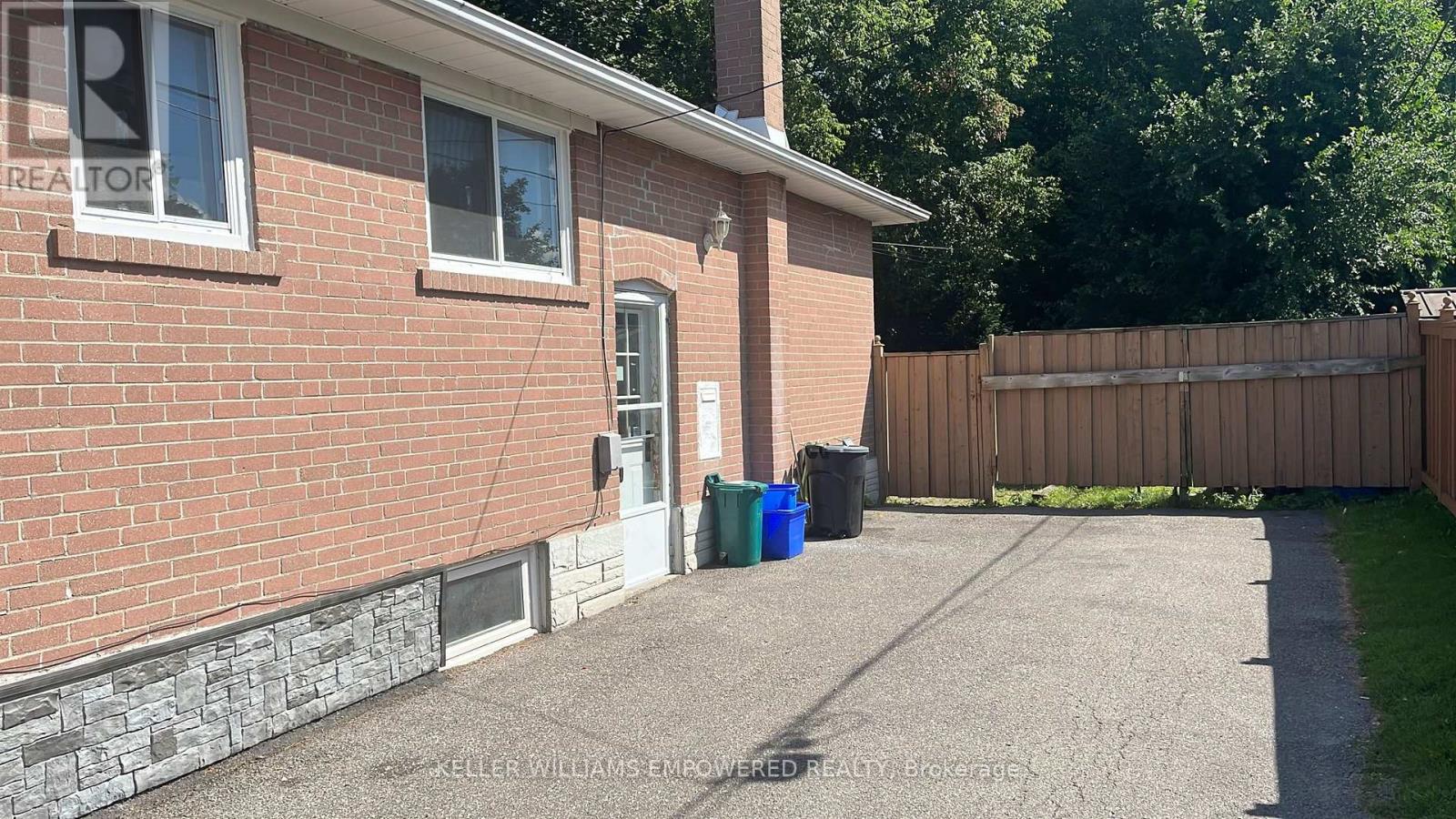 Lower - 17 Collins Crescent, Aurora, Ontario  L4G 2W1 - Photo 3 - N12360450