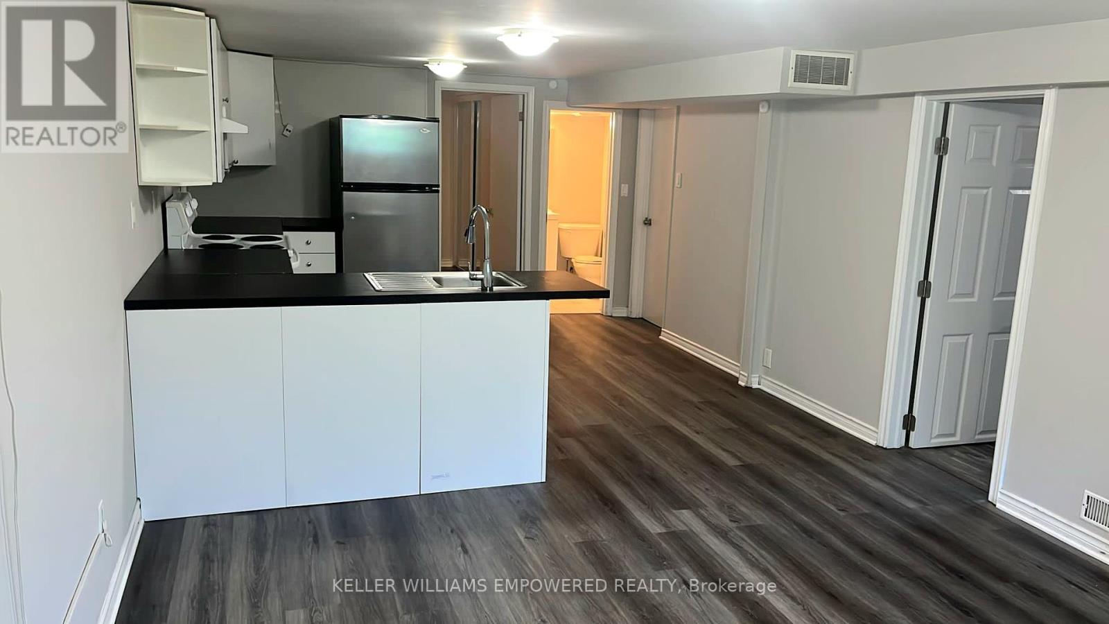 Lower - 17 Collins Crescent, Aurora, Ontario  L4G 2W1 - Photo 4 - N12360450