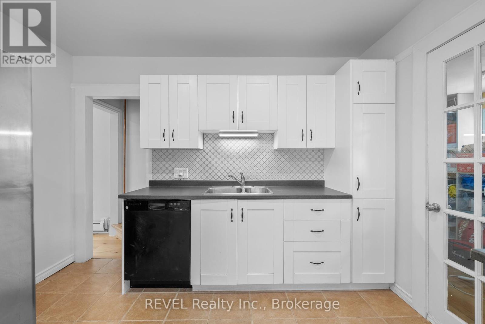 5408 Ontario Avenue, Niagara Falls, Ontario  L2E 3S5 - Photo 15 - X12360459