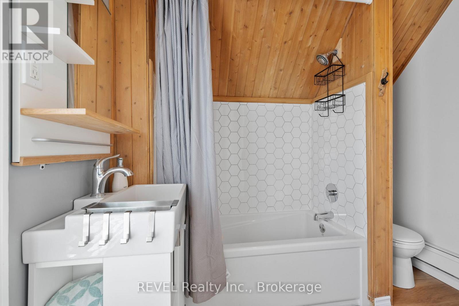 5408 Ontario Avenue, Niagara Falls, Ontario  L2E 3S5 - Photo 21 - X12360459