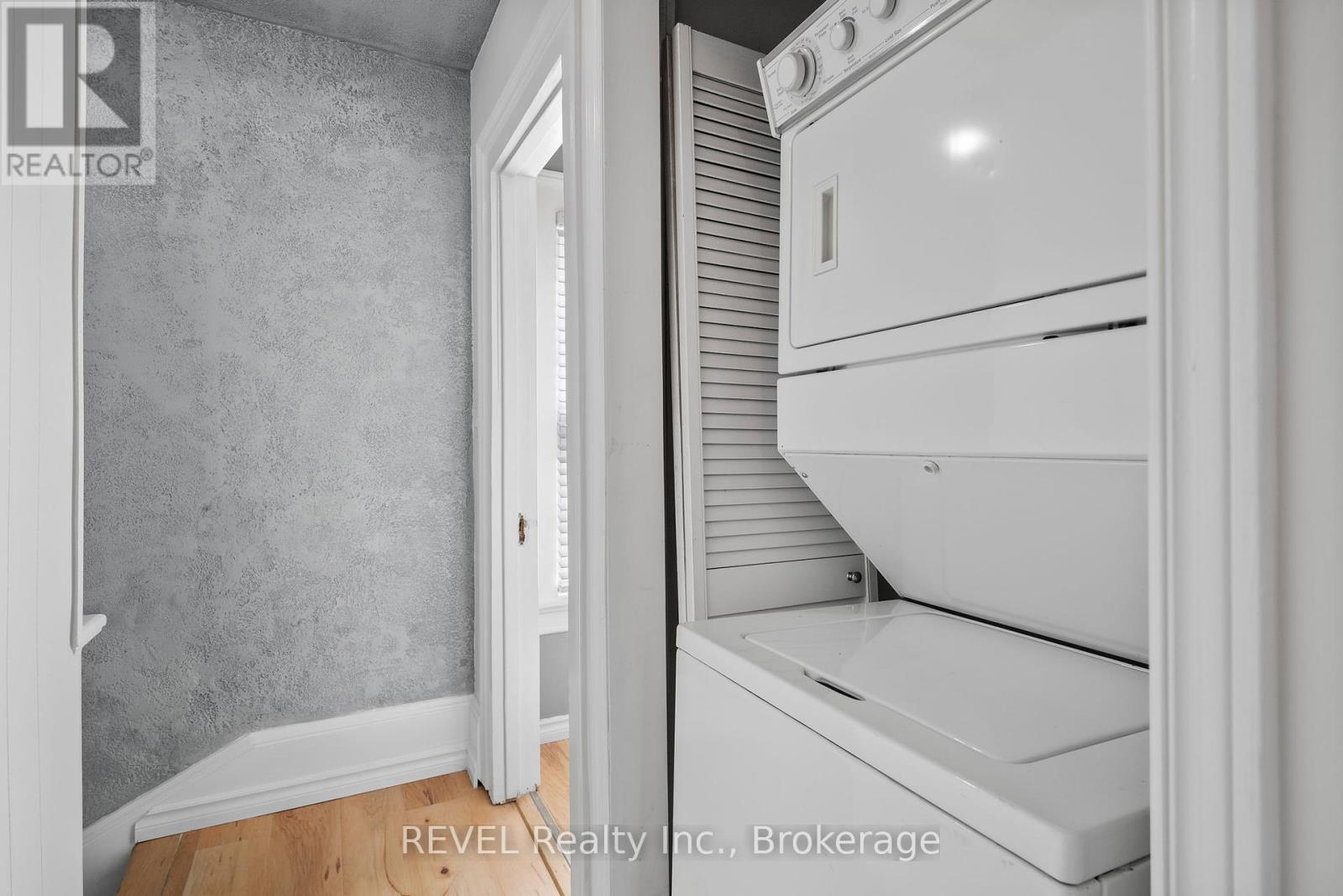 5408 Ontario Avenue, Niagara Falls, Ontario  L2E 3S5 - Photo 23 - X12360459