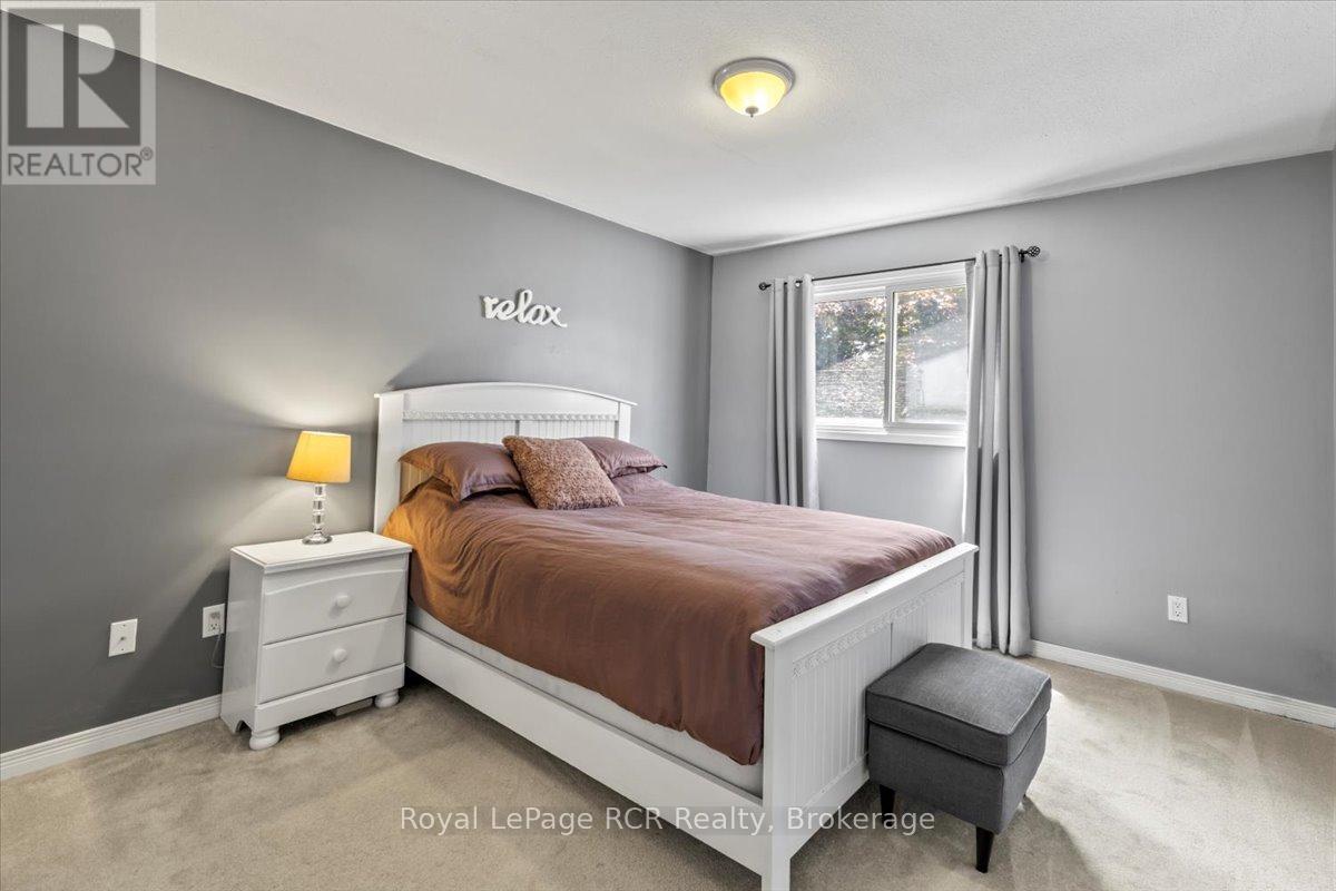 561 18th Avenue, Hanover, Ontario  N4N 3B2 - Photo 11 - X12360454