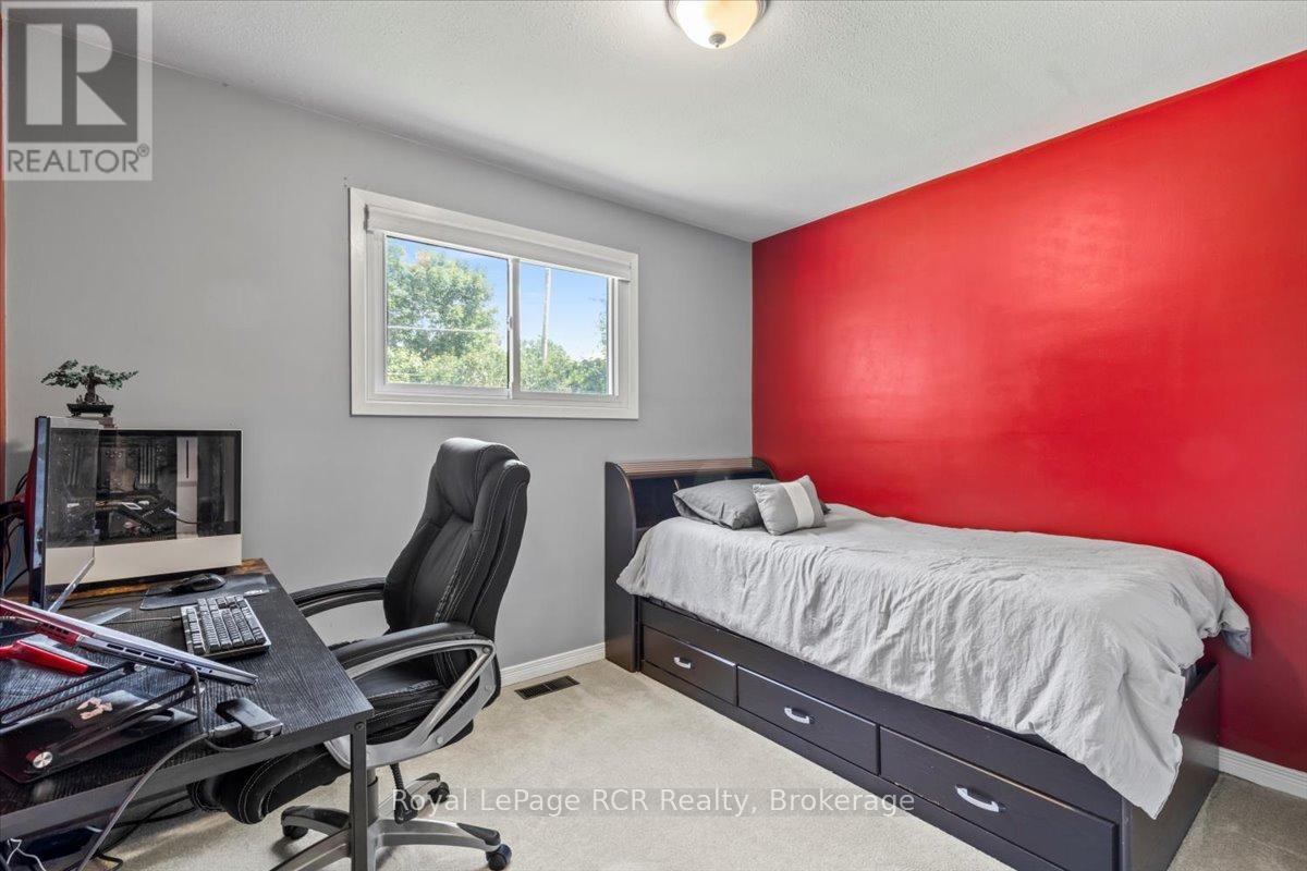 561 18th Avenue, Hanover, Ontario  N4N 3B2 - Photo 12 - X12360454