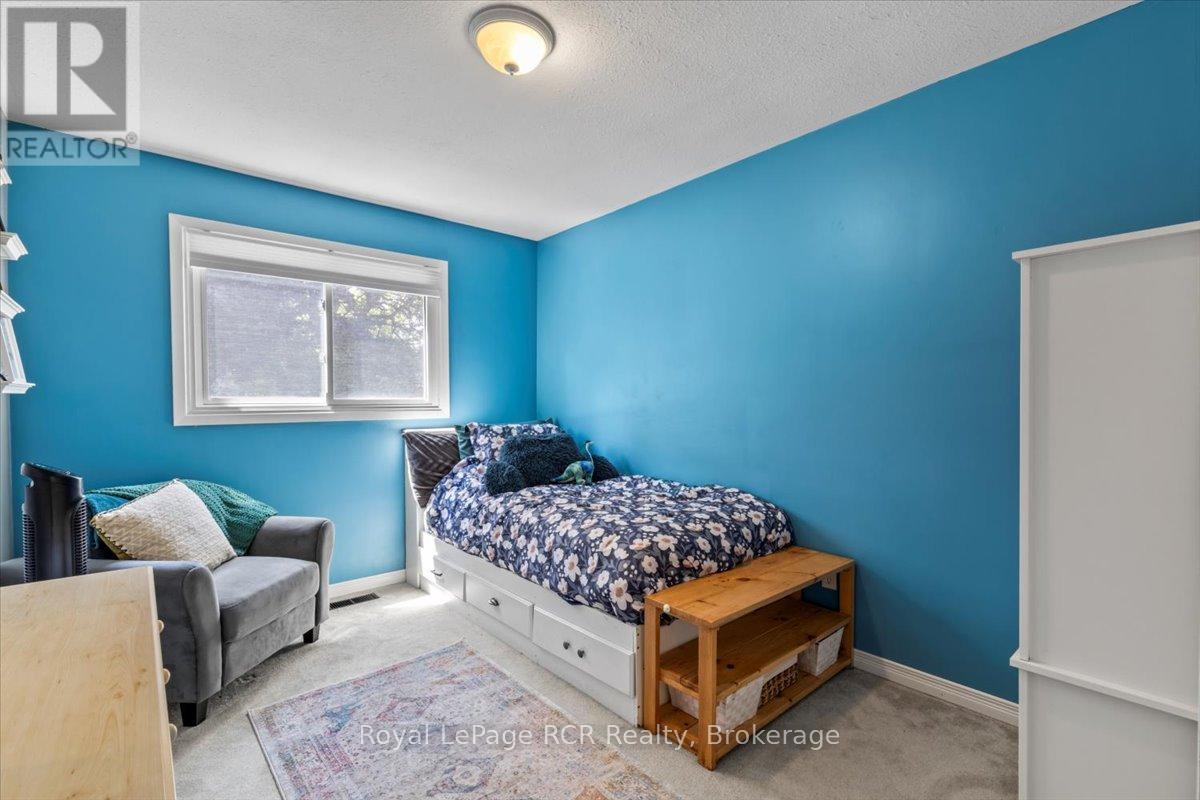 561 18th Avenue, Hanover, Ontario  N4N 3B2 - Photo 14 - X12360454