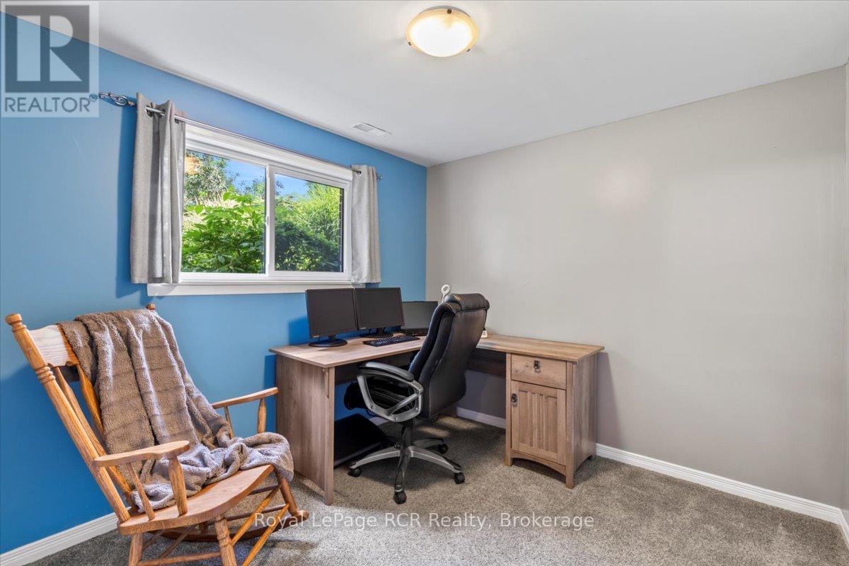 561 18th Avenue, Hanover, Ontario  N4N 3B2 - Photo 17 - X12360454