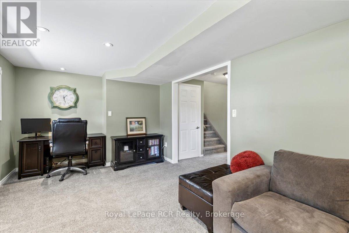 561 18th Avenue, Hanover, Ontario  N4N 3B2 - Photo 18 - X12360454