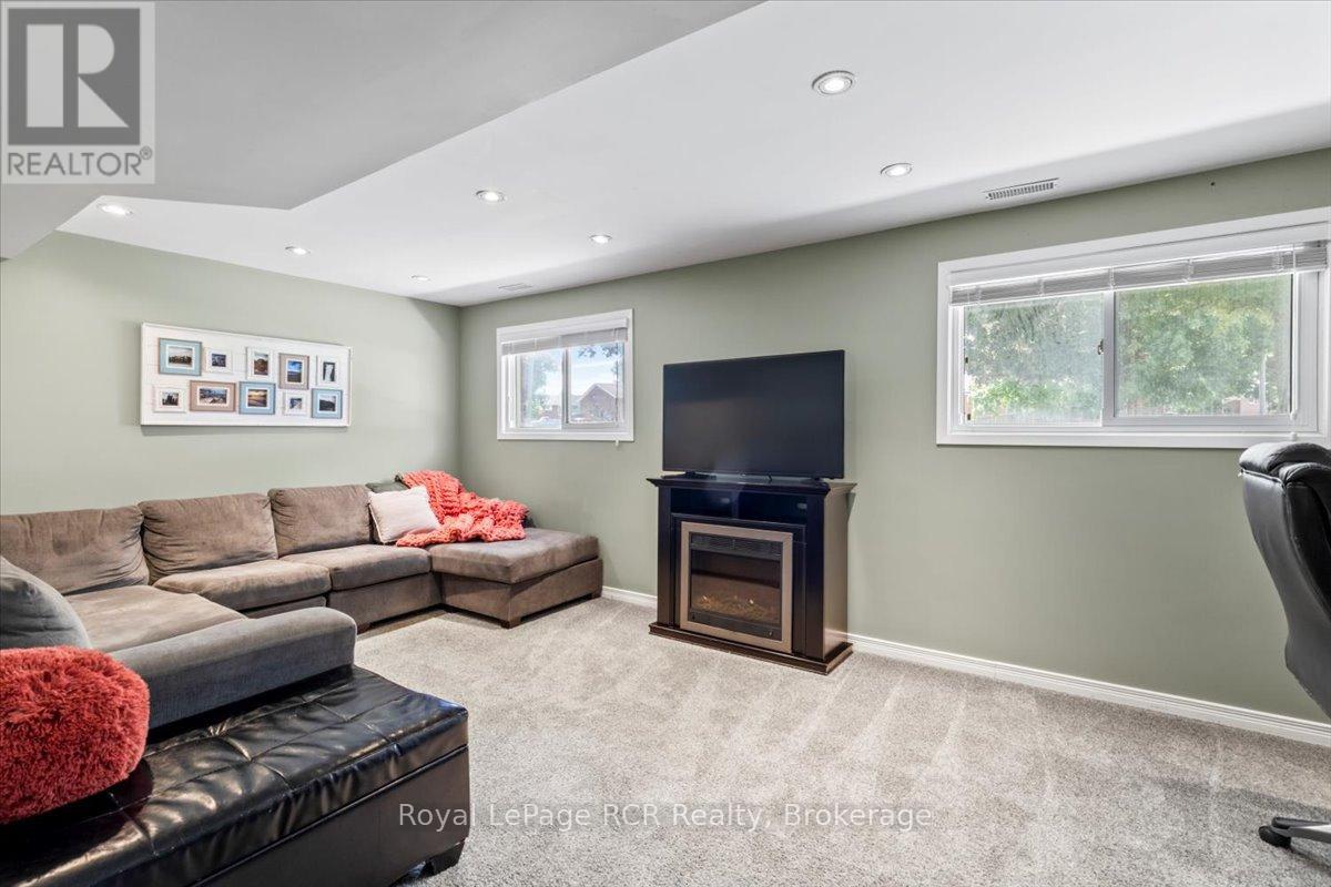 561 18th Avenue, Hanover, Ontario  N4N 3B2 - Photo 19 - X12360454