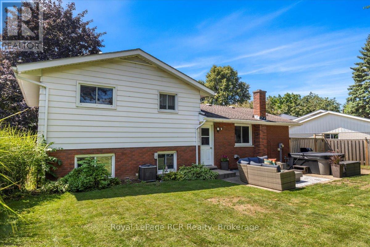 561 18th Avenue, Hanover, Ontario  N4N 3B2 - Photo 22 - X12360454