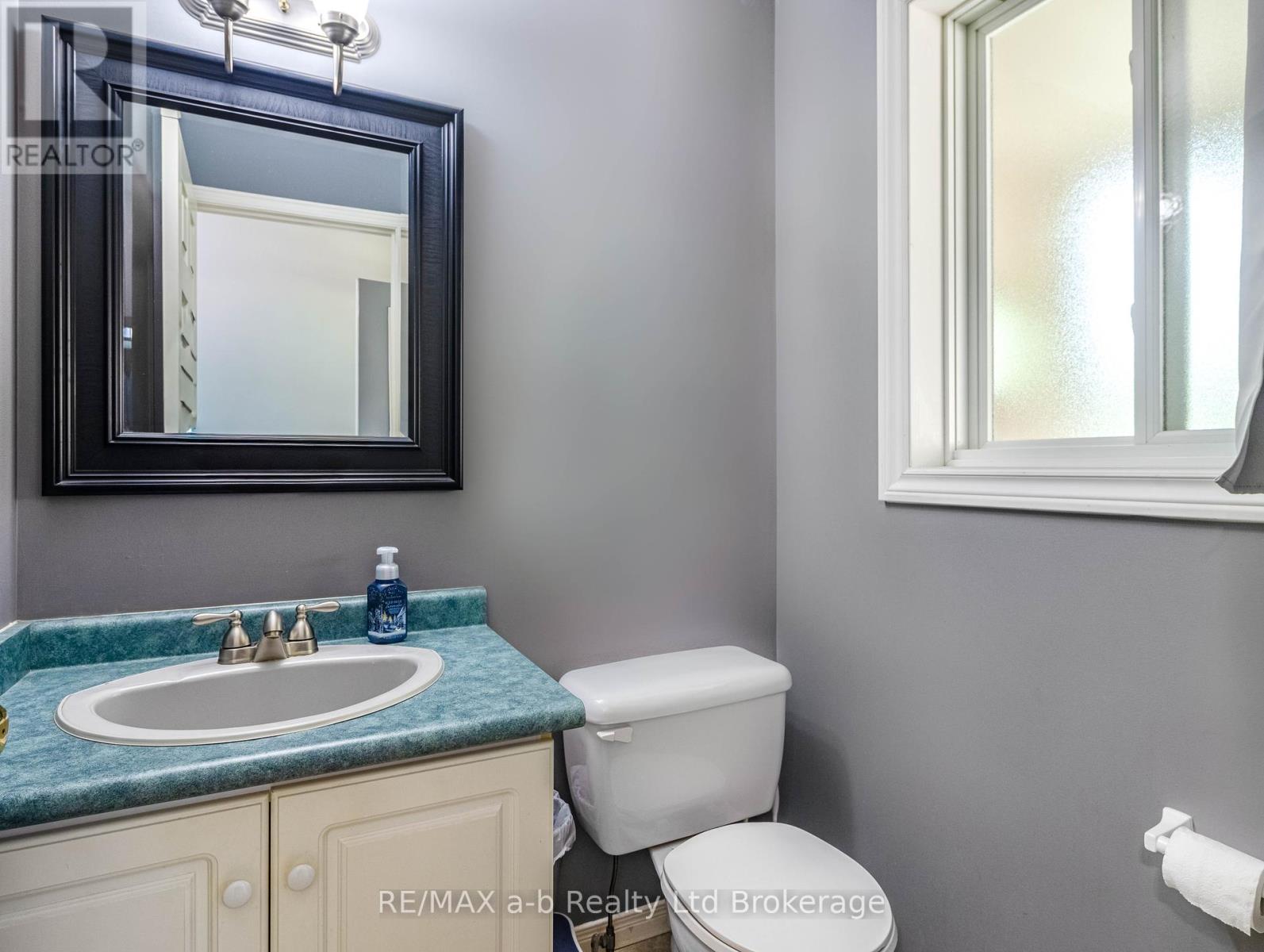 112 Athlone Crescent, Stratford, Ontario  N4Z 1H8 - Photo 10 - X12360456