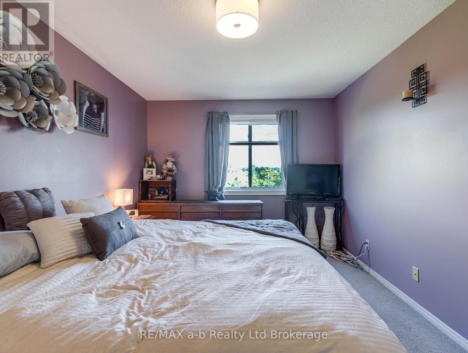 112 Athlone Crescent, Stratford, Ontario  N4Z 1H8 - Photo 12 - X12360456