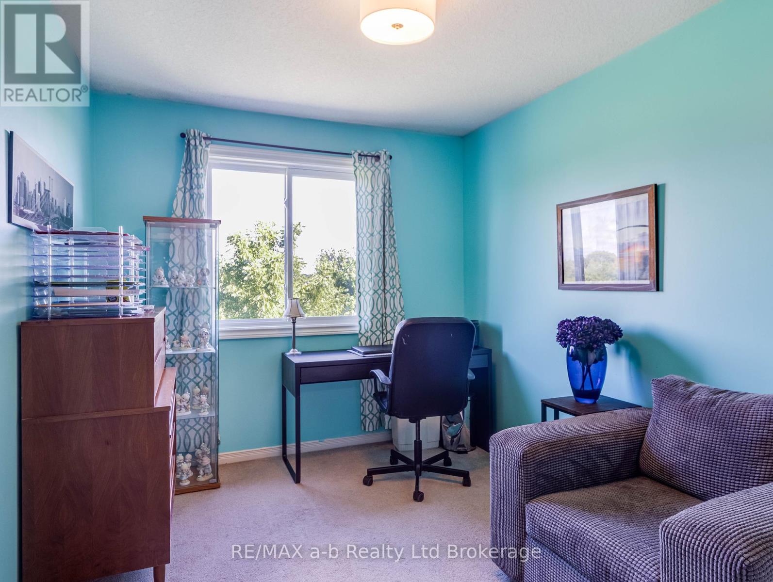 112 Athlone Crescent, Stratford, Ontario  N4Z 1H8 - Photo 16 - X12360456