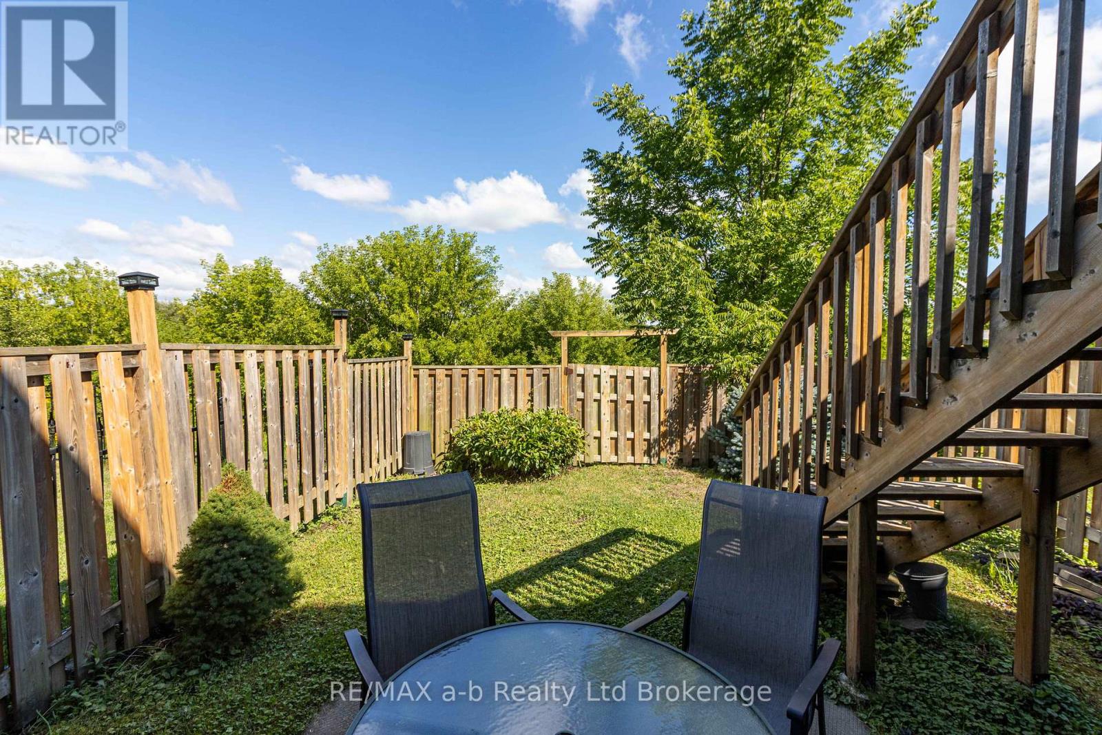 112 Athlone Crescent, Stratford, Ontario  N4Z 1H8 - Photo 2 - X12360456