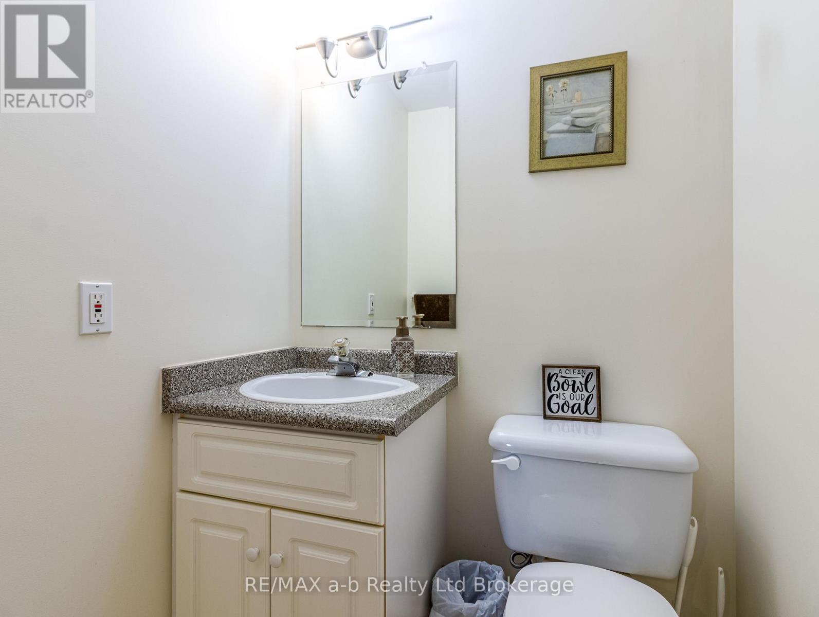112 Athlone Crescent, Stratford, Ontario  N4Z 1H8 - Photo 21 - X12360456