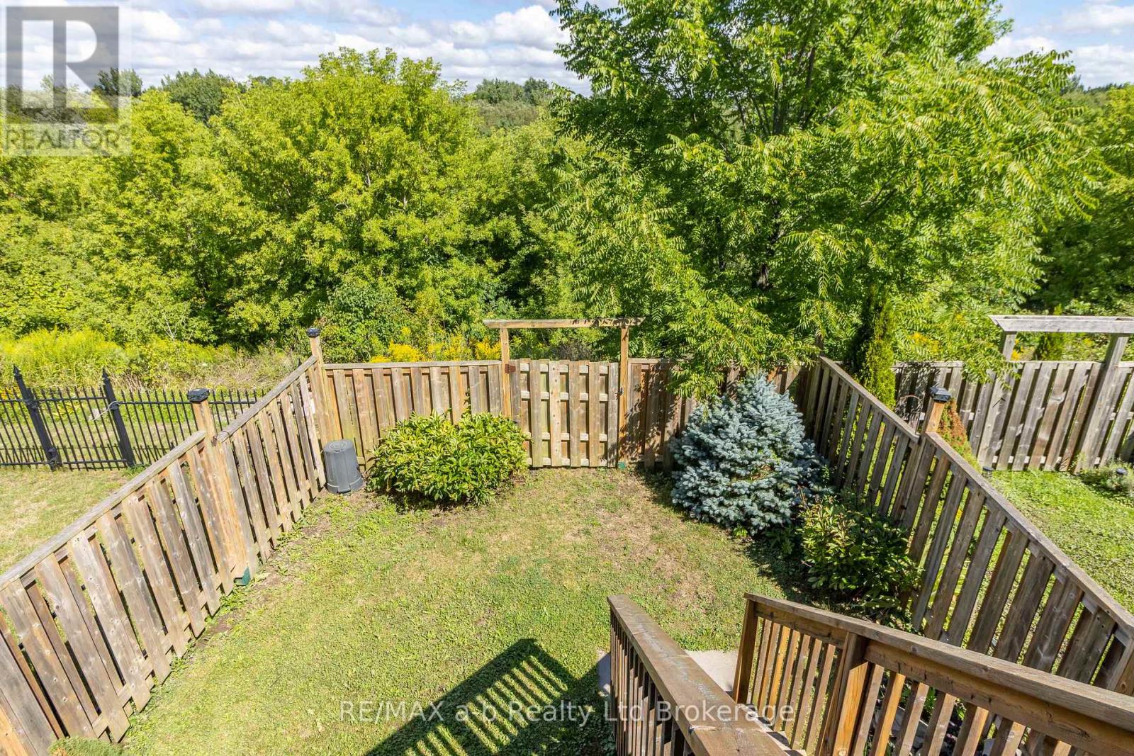 112 Athlone Crescent, Stratford, Ontario  N4Z 1H8 - Photo 3 - X12360456