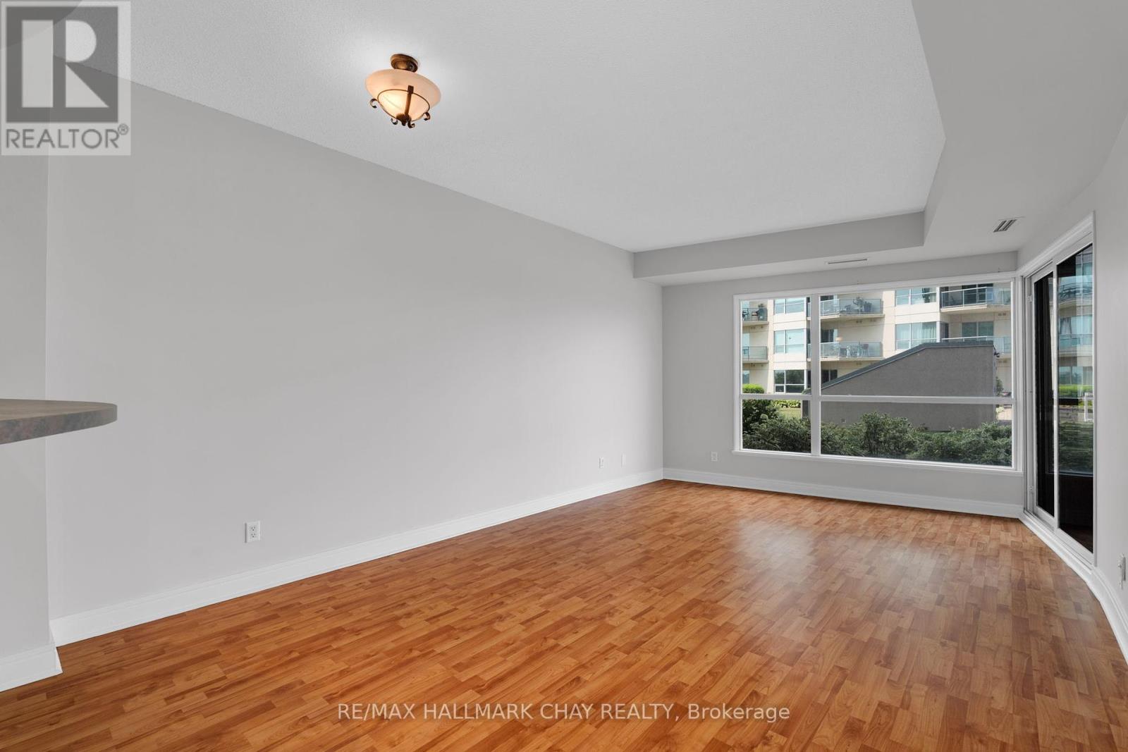 307 - 2 Toronto Street, Barrie, Ontario  L4N 9R2 - Photo 3 - S12351020