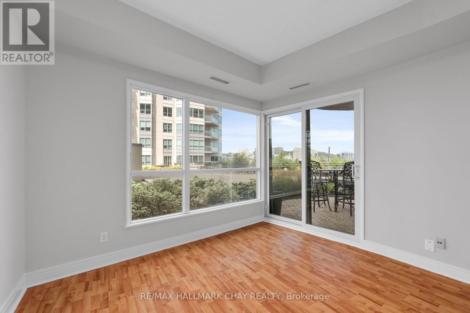 307 - 2 Toronto Street, Barrie, Ontario  L4N 9R2 - Photo 4 - S12351020