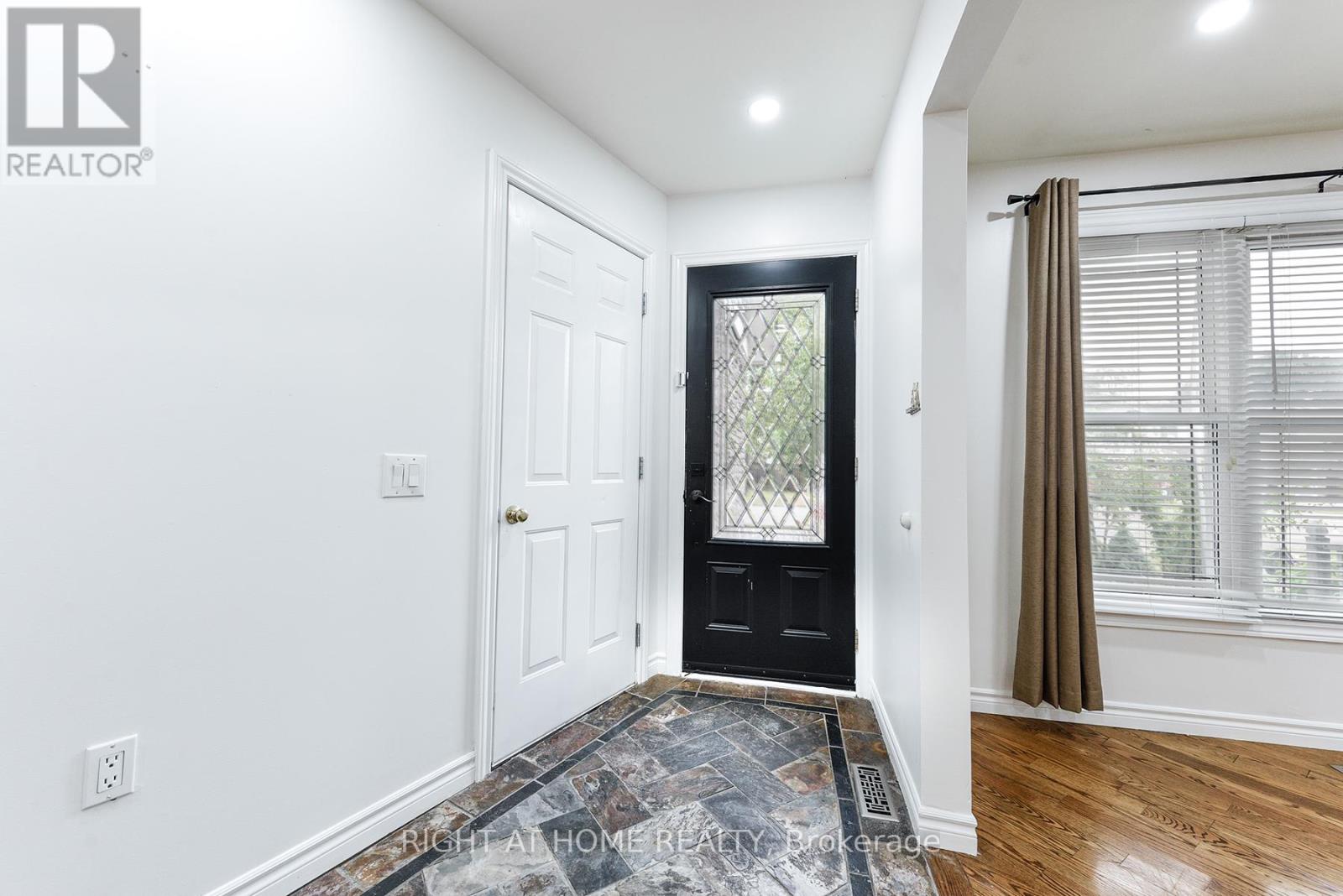 Property at 2824 BUCKLEPOST CRESCENT image 3