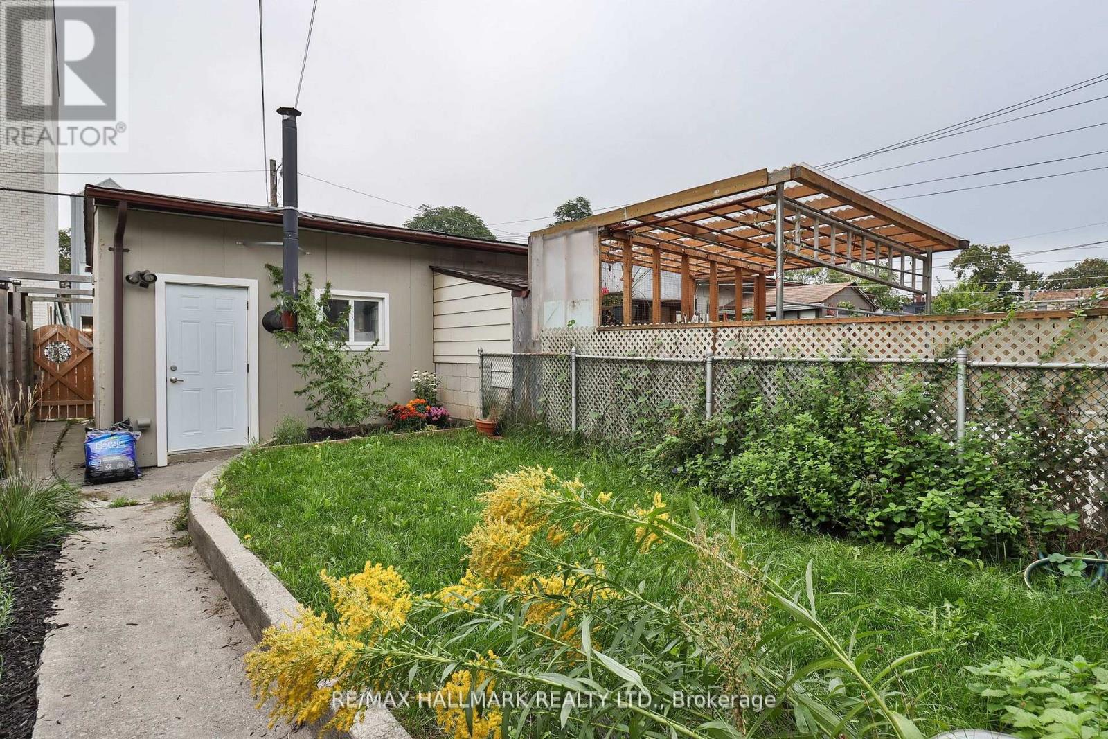 281 Symington Avenue, Toronto, Ontario  M6P 3W7 - Photo 19 - W12360488