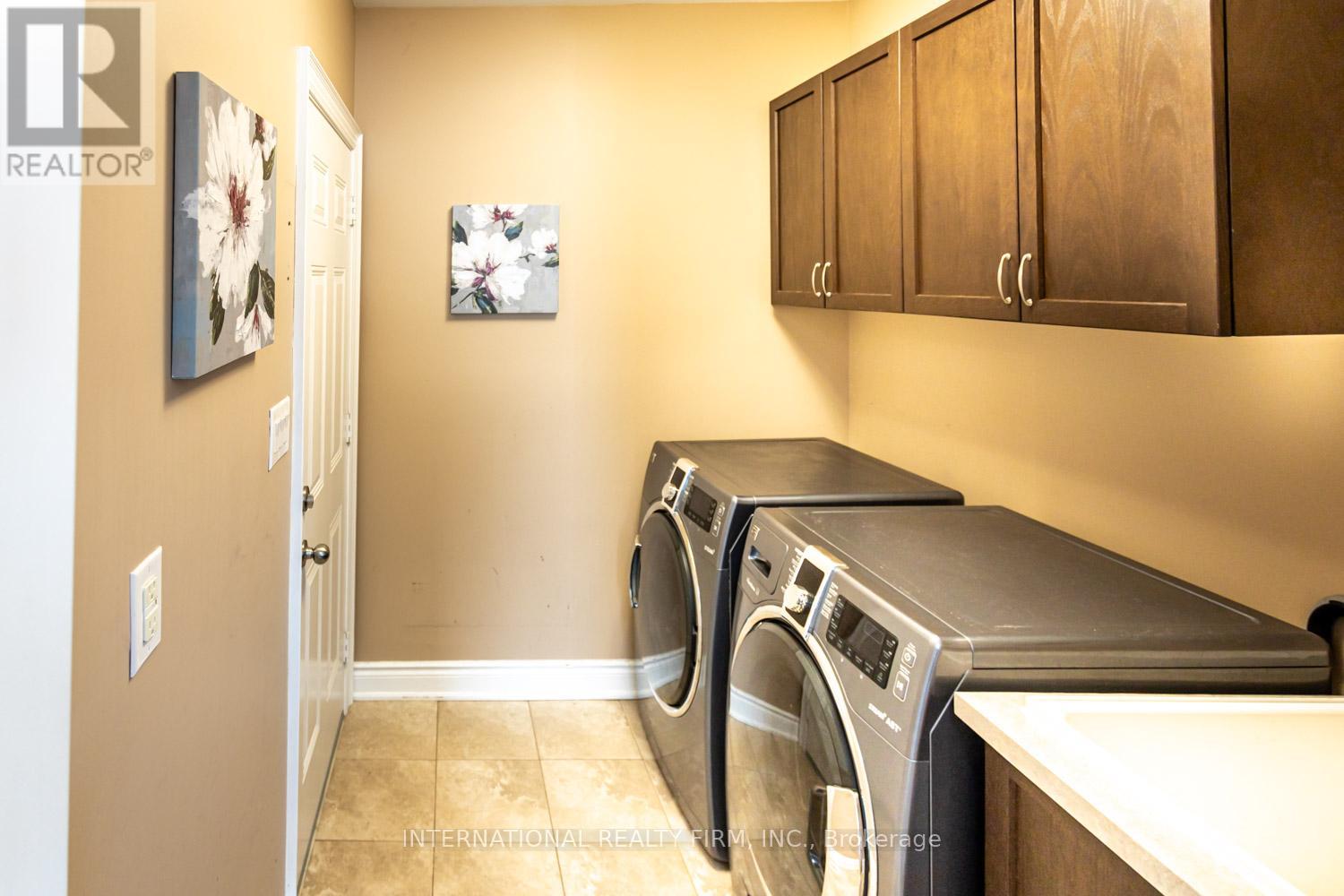 2371 Quetico Crescent, Oakville, Ontario  L6M 0R5 - Photo 7 - W12360494