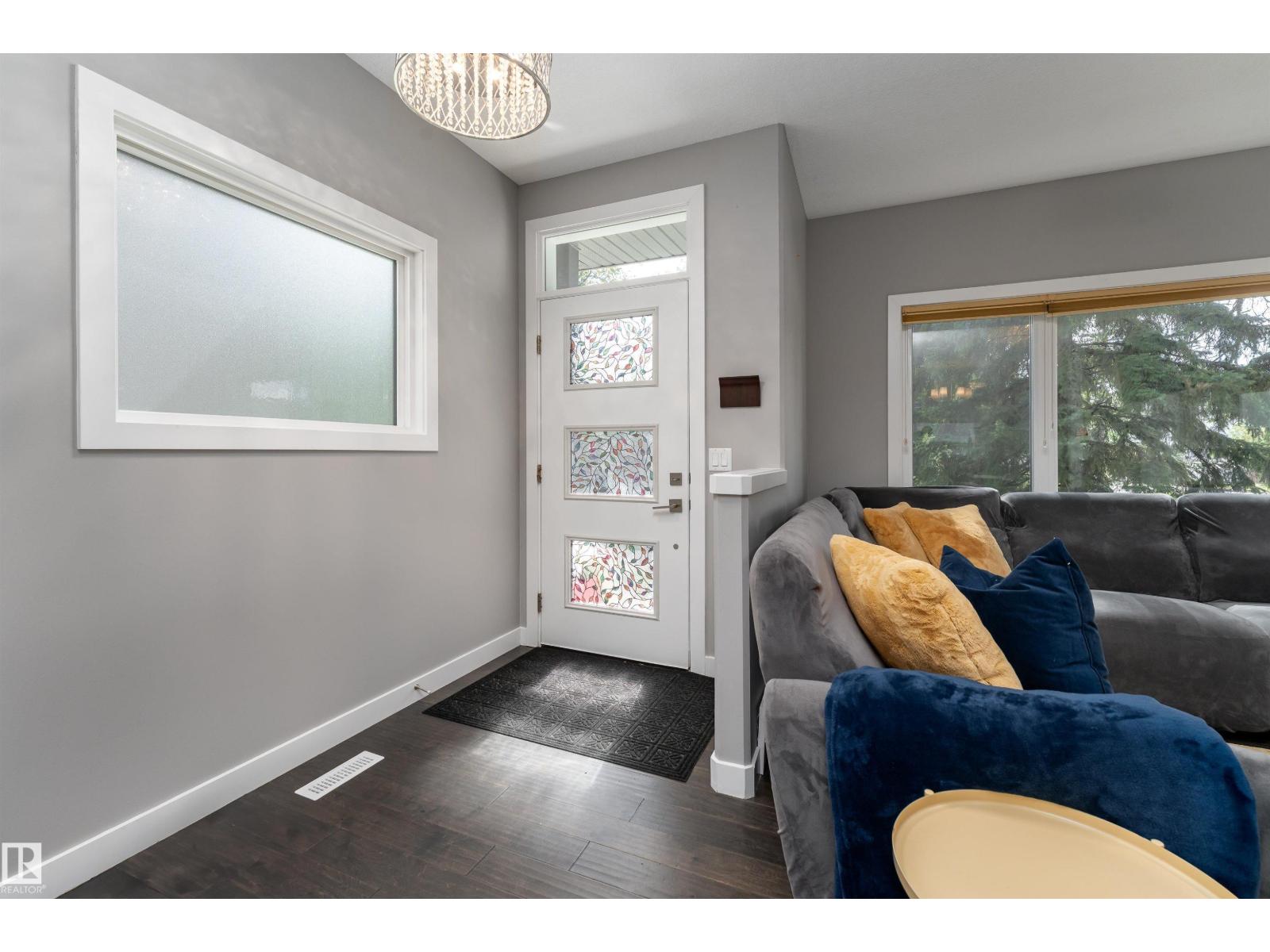 8954 81 Av Nw, Edmonton, Alberta  T6C 0W8 - Photo 2 - E4454378
