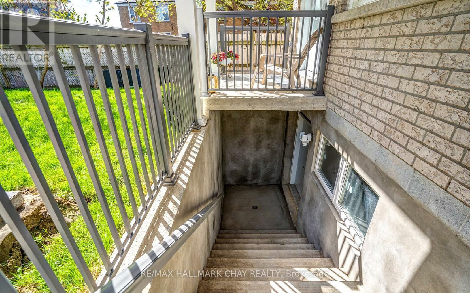 611 Northcliffe Boulevard, Toronto, Ontario  M6E 3L8 - Photo 26 - C12360310