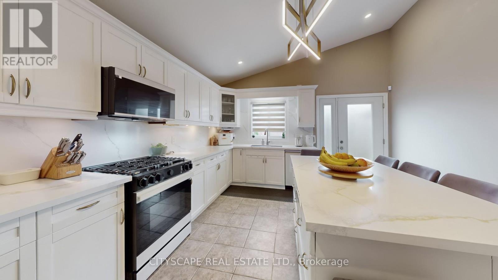 8655 Westport Drive, Niagara Falls, Ontario  L2H 0A3 - Photo 14 - X12360502