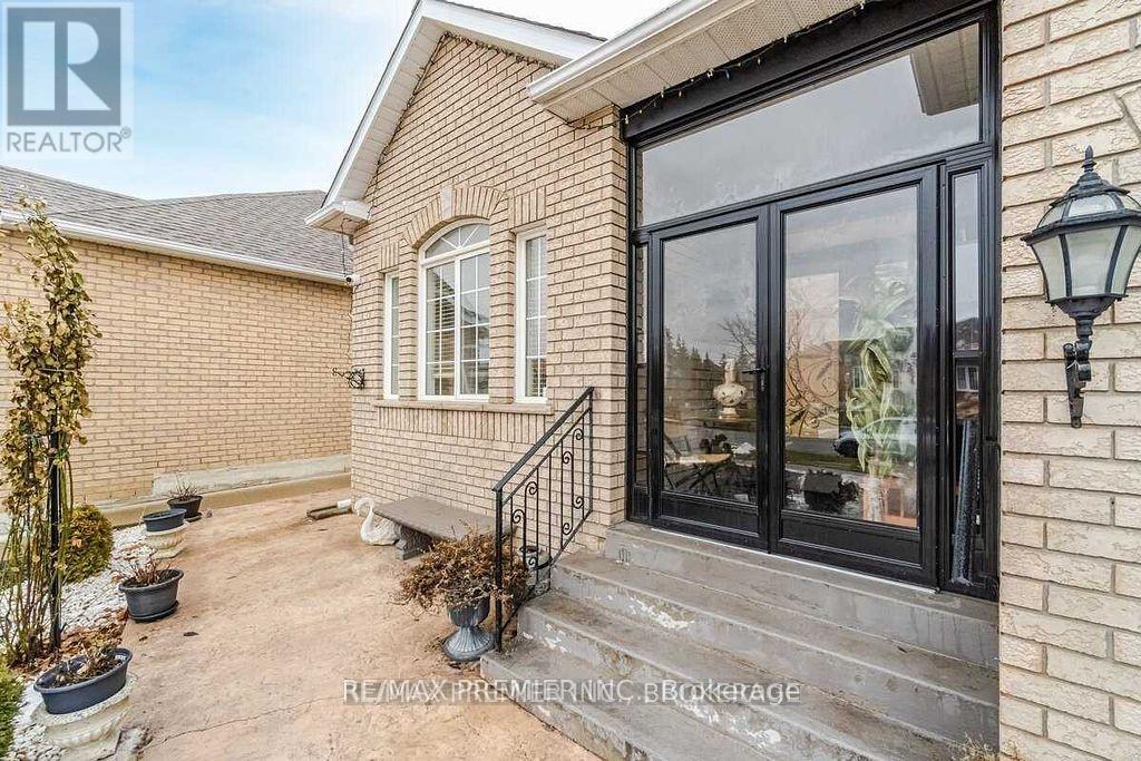 Property at 190 LANDSBRIDGE STREET image 4