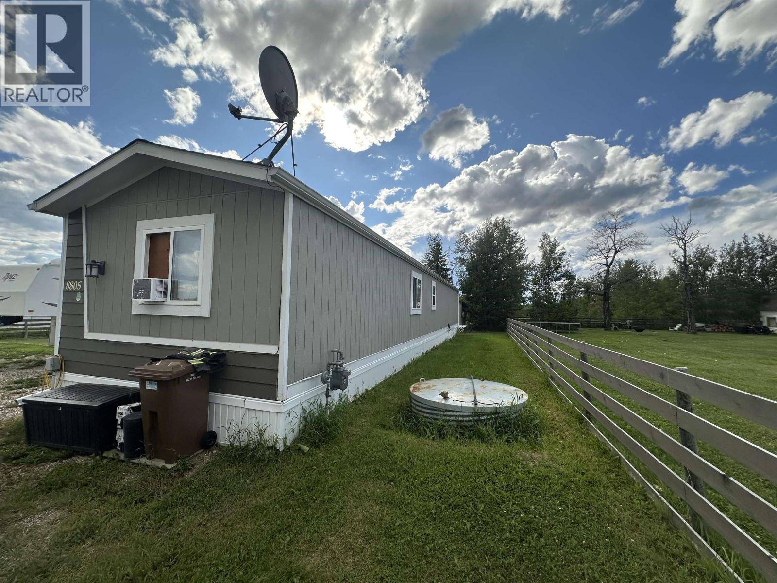 8805 Pine Road, Fort St. John, British Columbia  V1J 4M7 - Photo 2 - R3038888