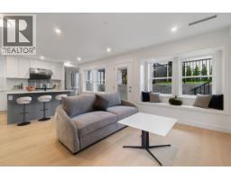 2 2022 E 4th Avenue, Vancouver, Ca