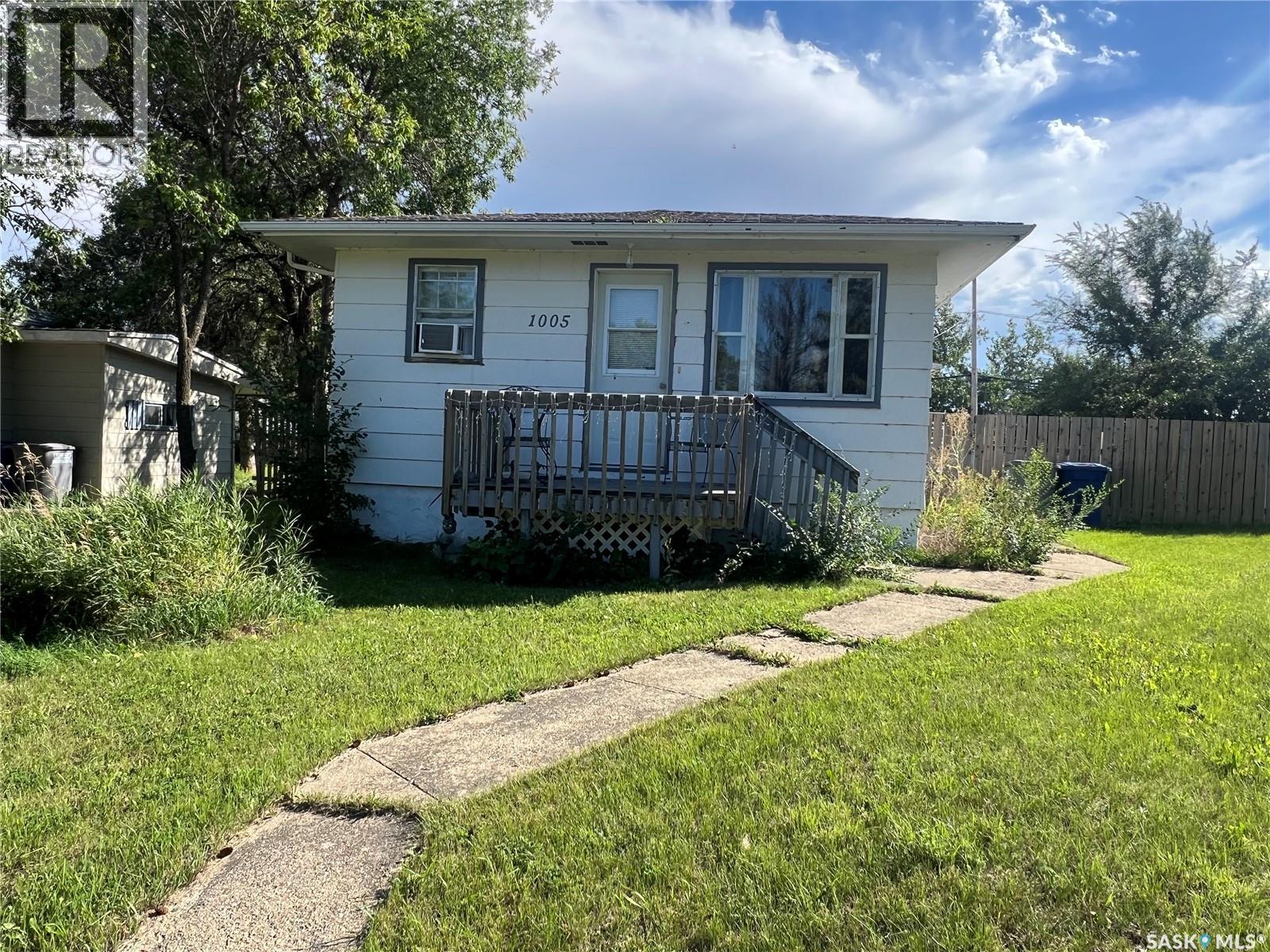 1005 Herbert Avenue, Herbert, Saskatchewan  S0H 2A0 - Photo 2 - SK016461