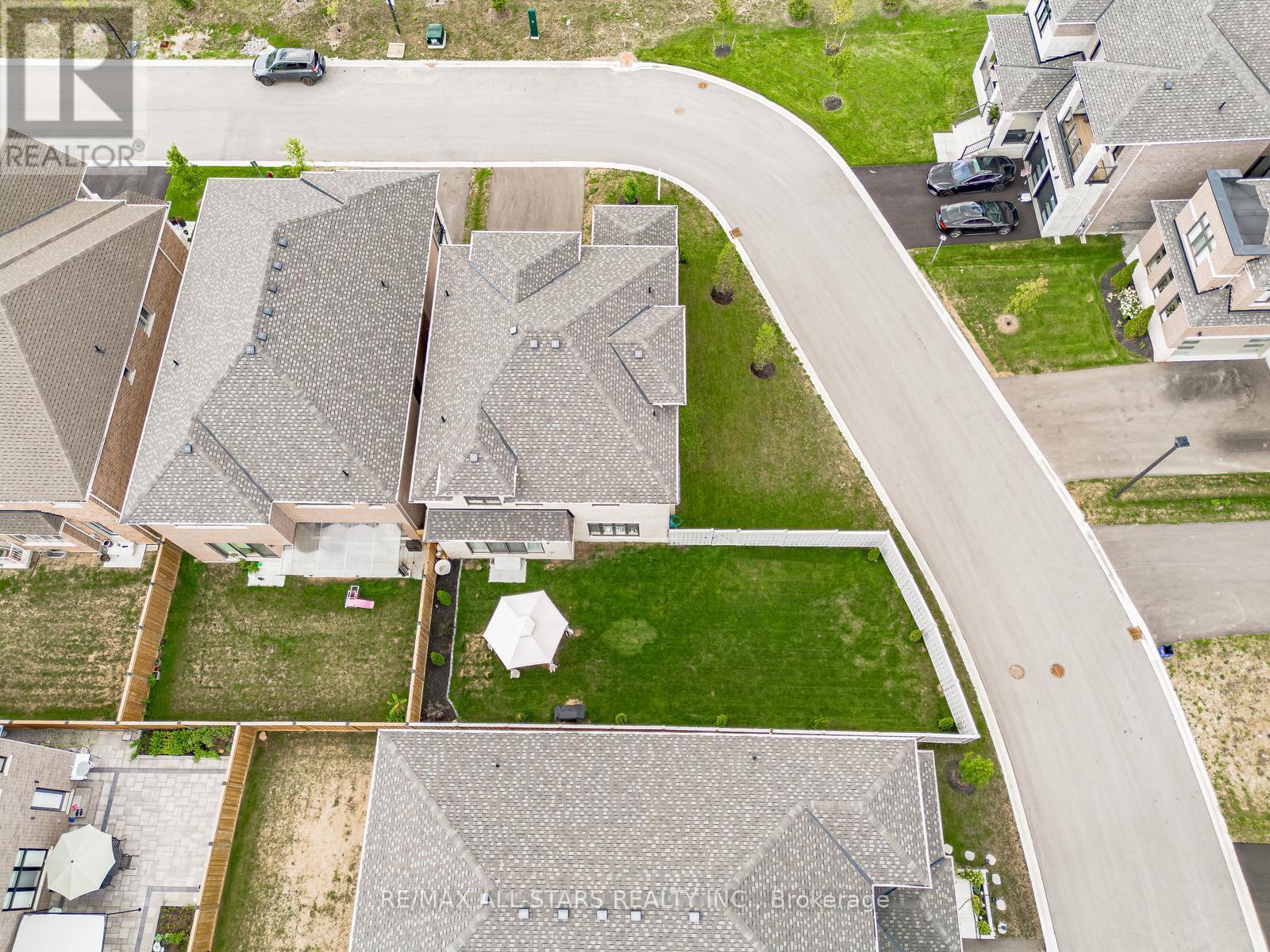 Property at 7 BALLANVIEW COURT image 2