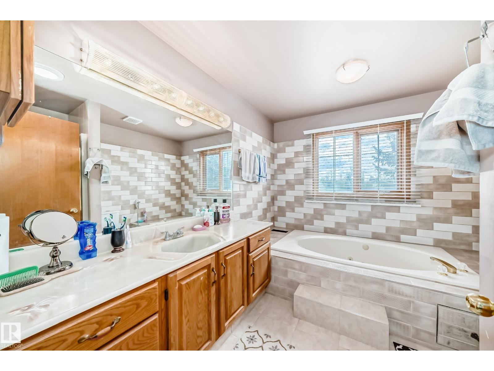 1068 James Cr Nw, Edmonton, Alberta  T6L 6P6 - Photo 24 - E4454388