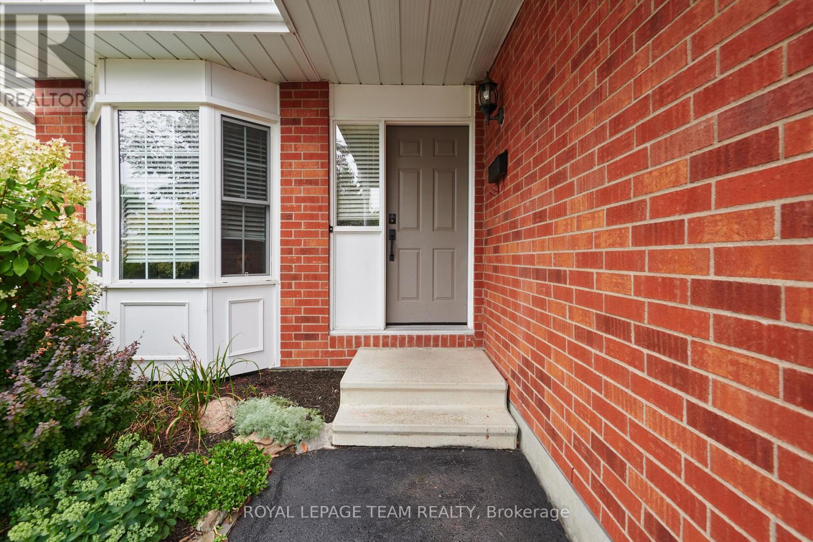 6405 St Louis Drive, Ottawa, Ontario  K1C 2X9 - Photo 3 - X12360578