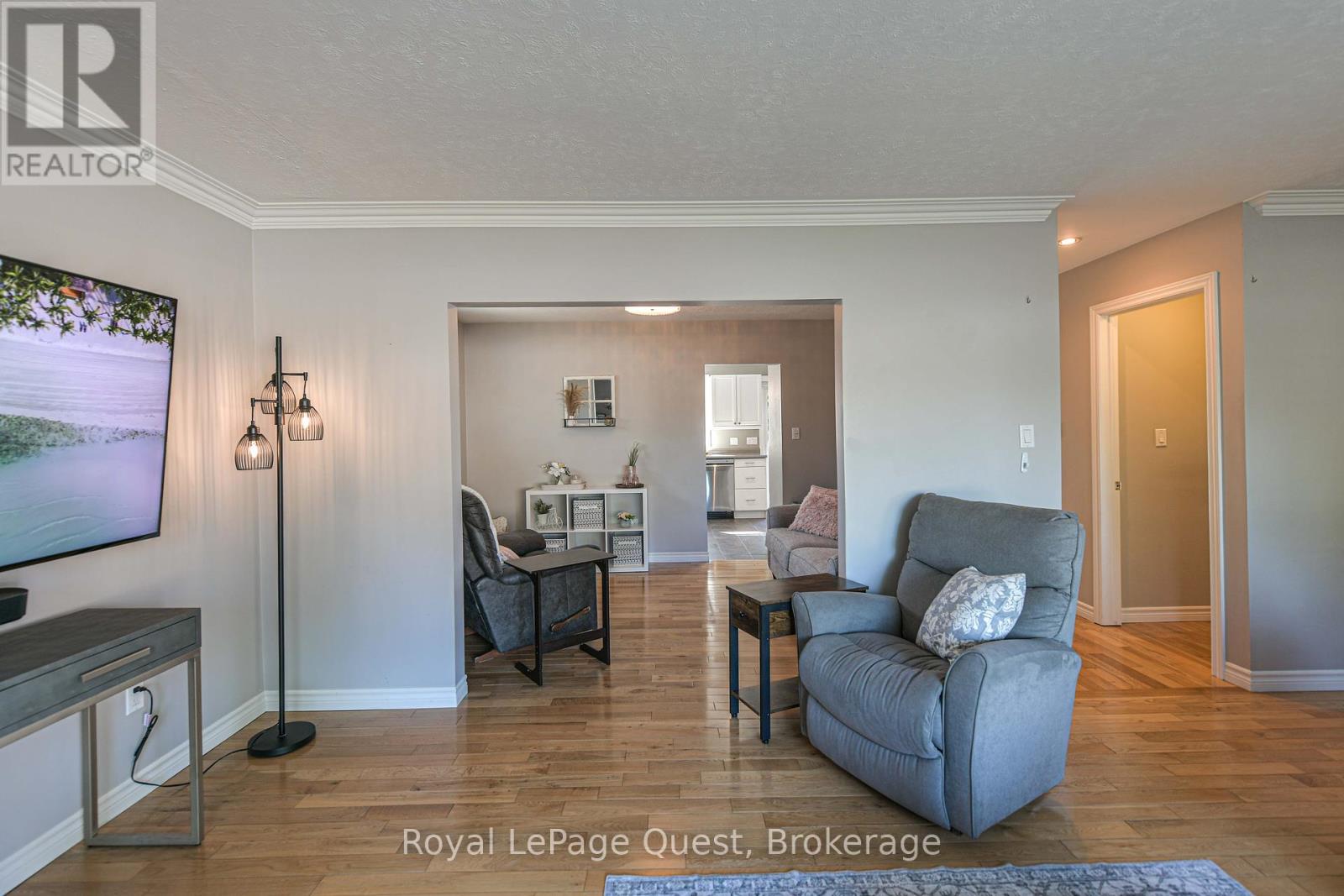 43 Calverley Street, Orillia, Ontario  L3V 3T3 - Photo 18 - S12360585