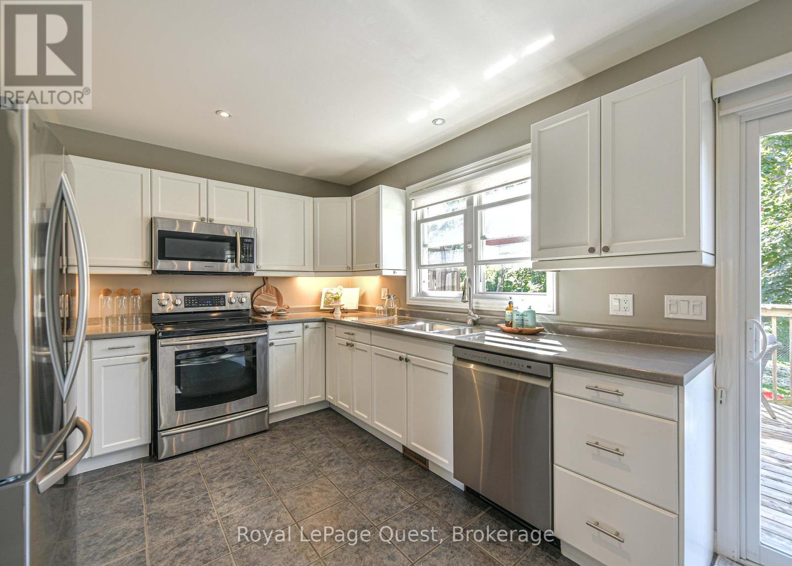 43 Calverley Street, Orillia, Ontario  L3V 3T3 - Photo 22 - S12360585
