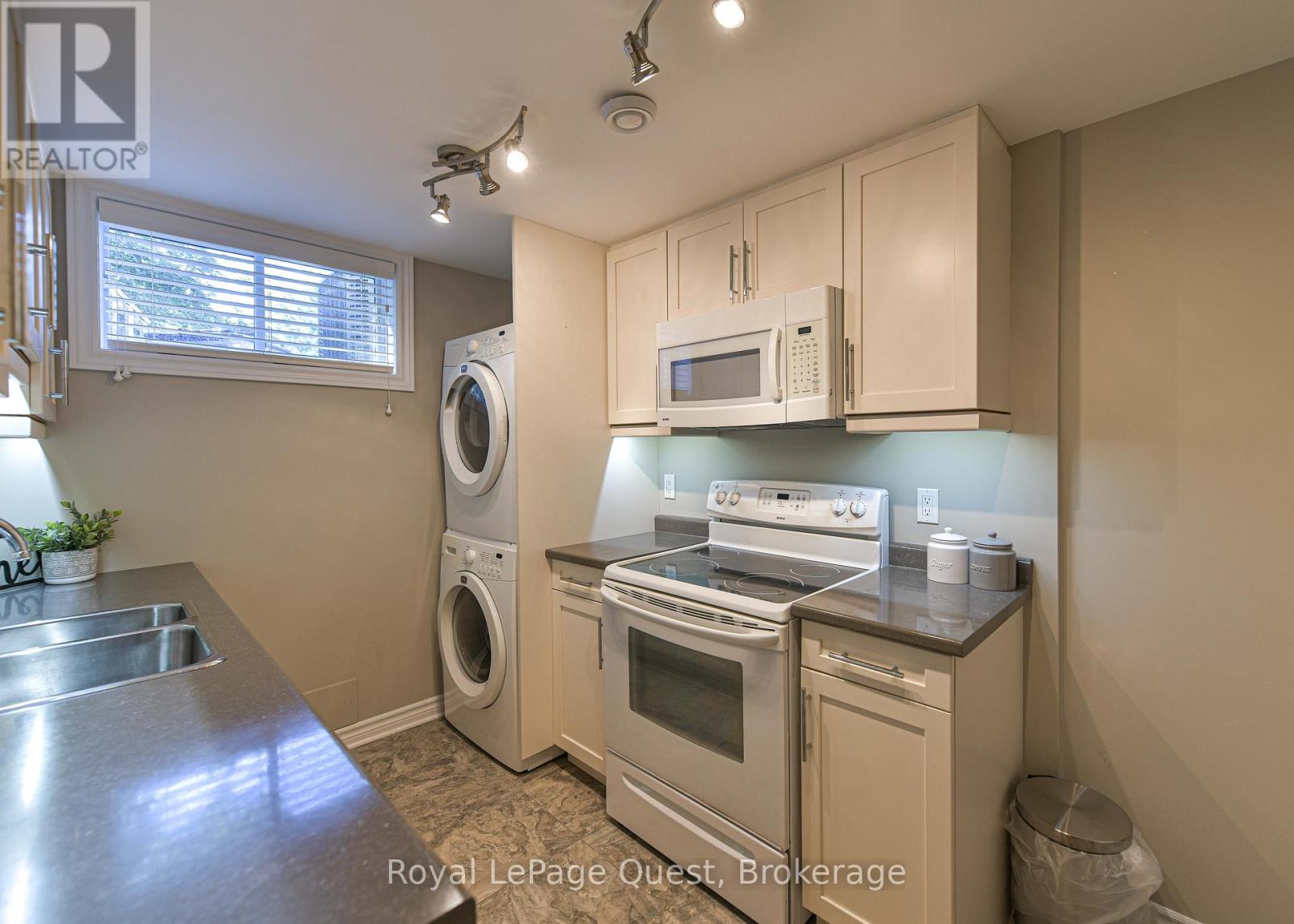 43 Calverley Street, Orillia, Ontario  L3V 3T3 - Photo 39 - S12360585