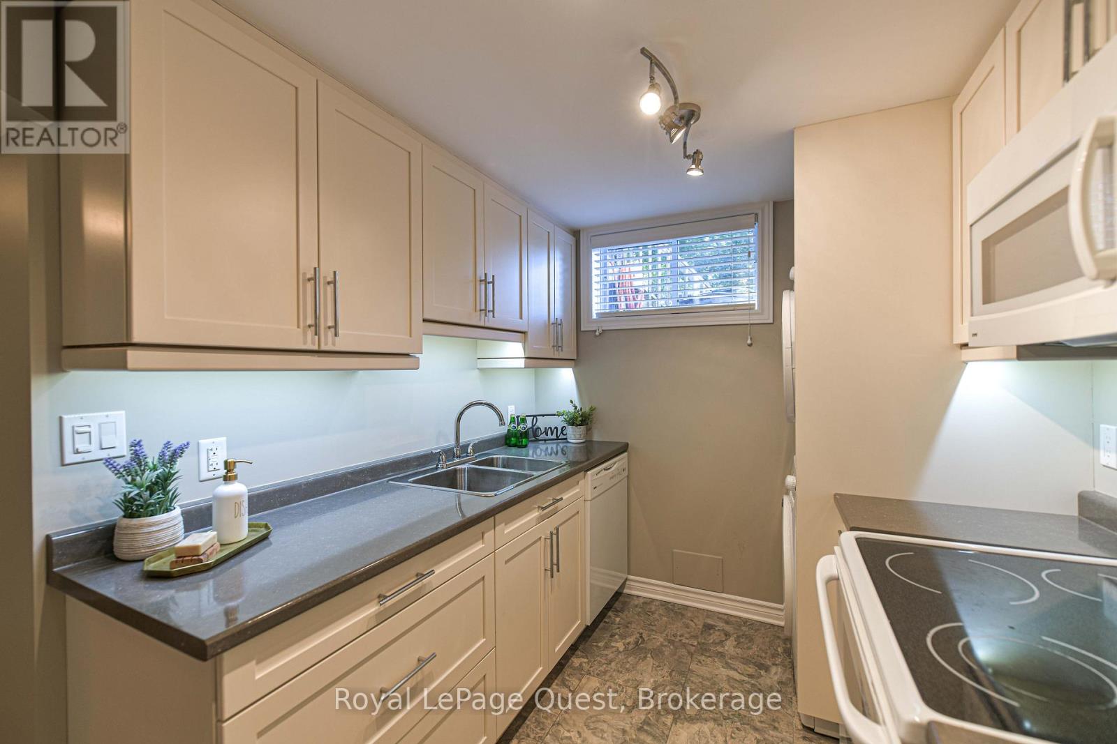 43 Calverley Street, Orillia, Ontario  L3V 3T3 - Photo 40 - S12360585