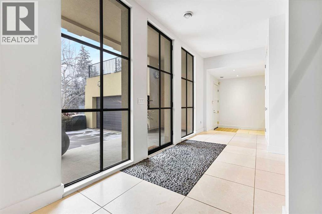 Property at 1010 39 Avenue SW image 4