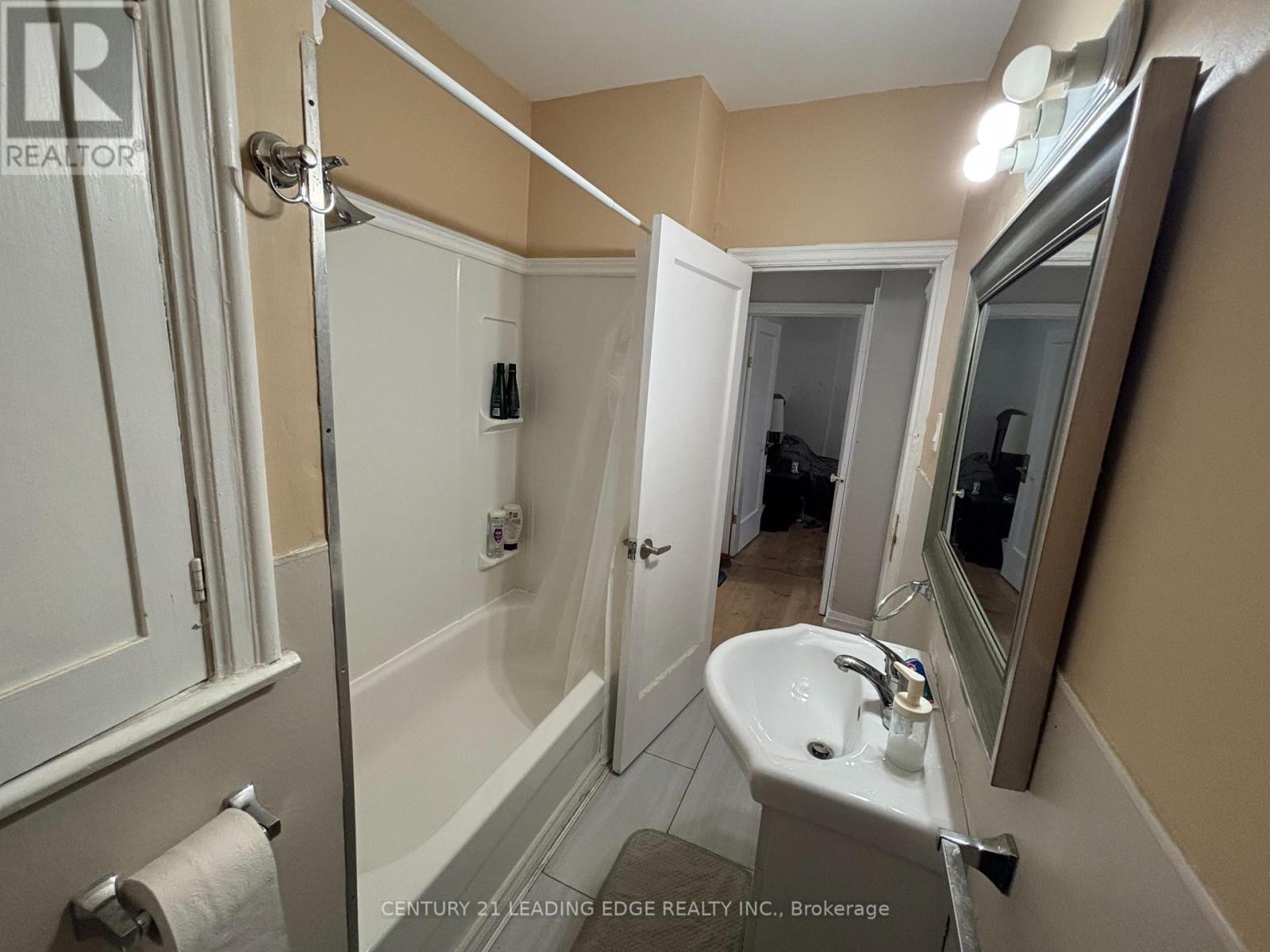 106 Whitney Avenue, Hamilton, Ontario  L8S 2G5 - Photo 21 - X12064380
