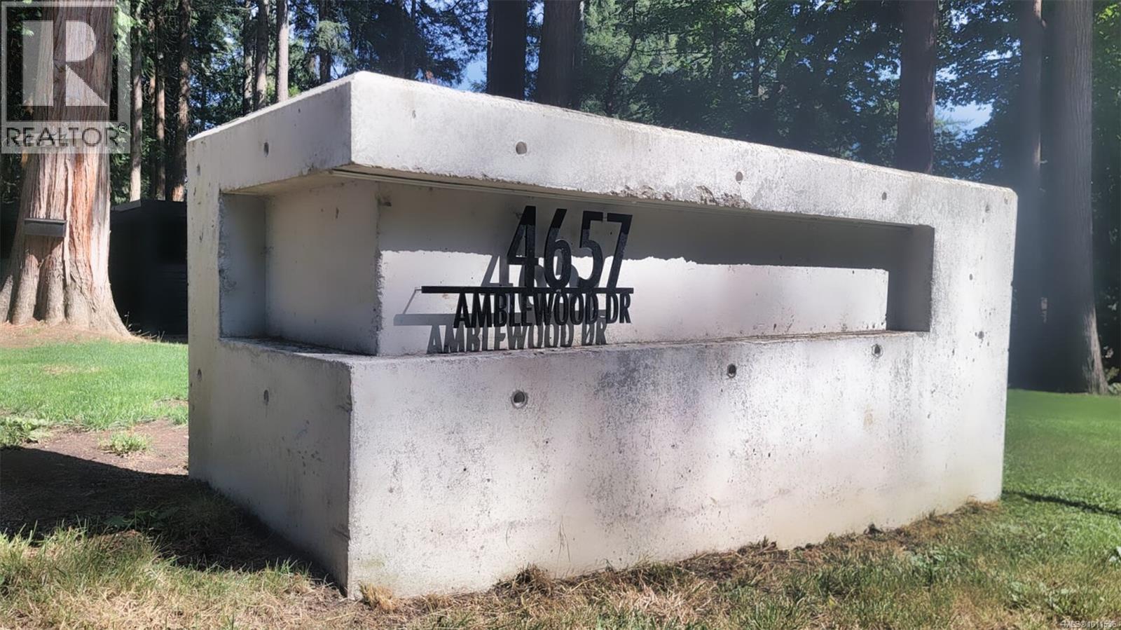 Property at 4657 Amblewood Dr image 2